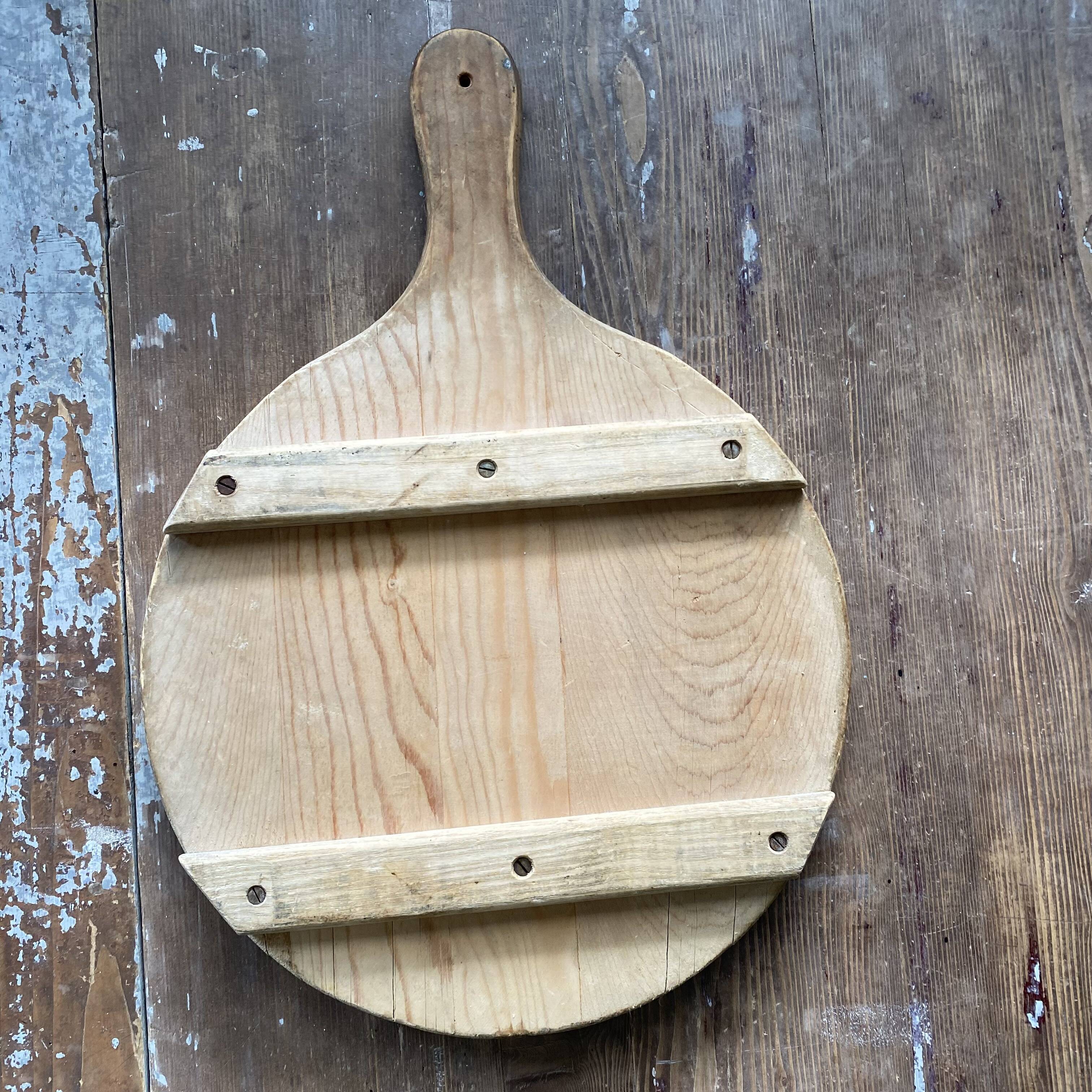 Round cutting board