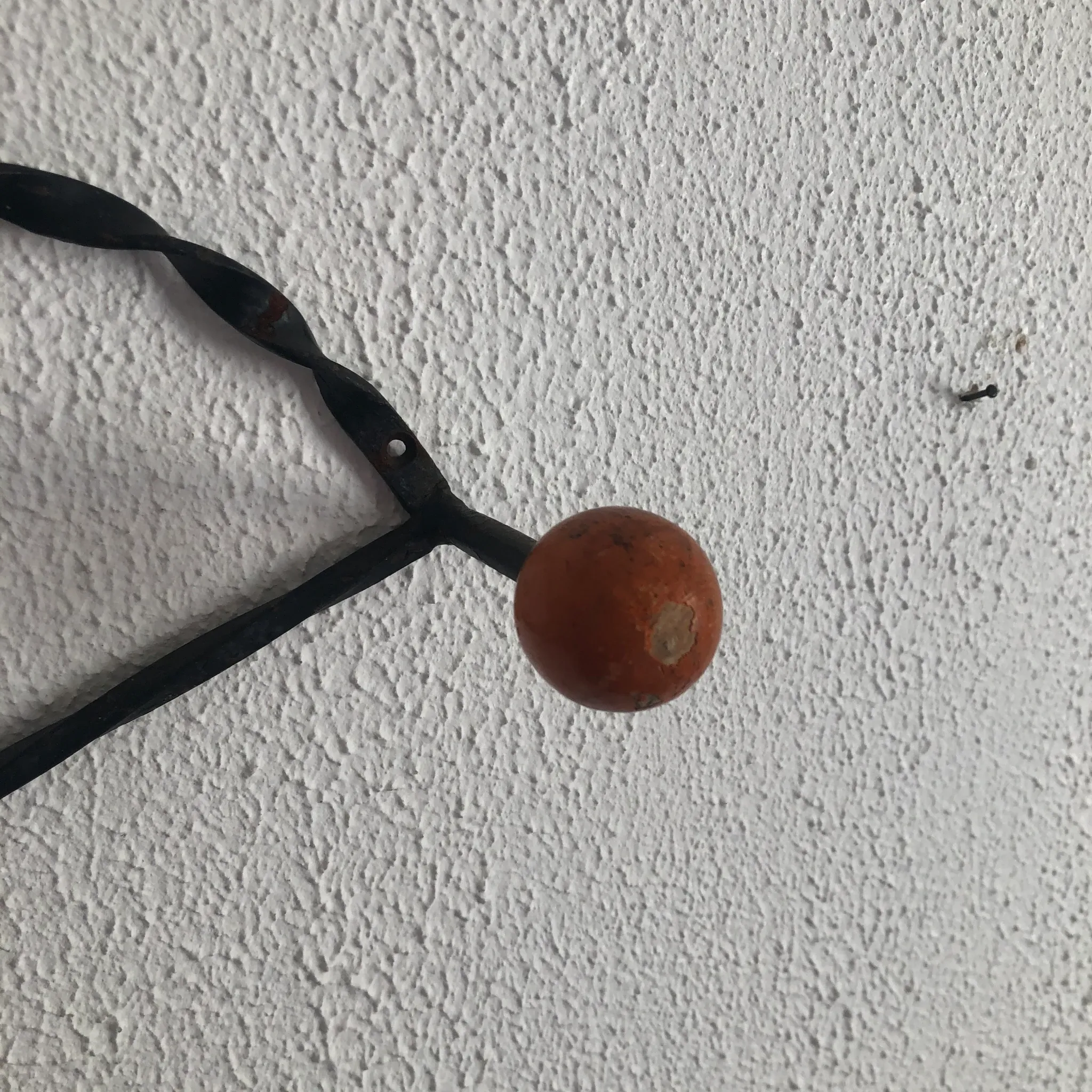 Vintage 1960 coat rack heart 5 ball hooks wood - 60 cm