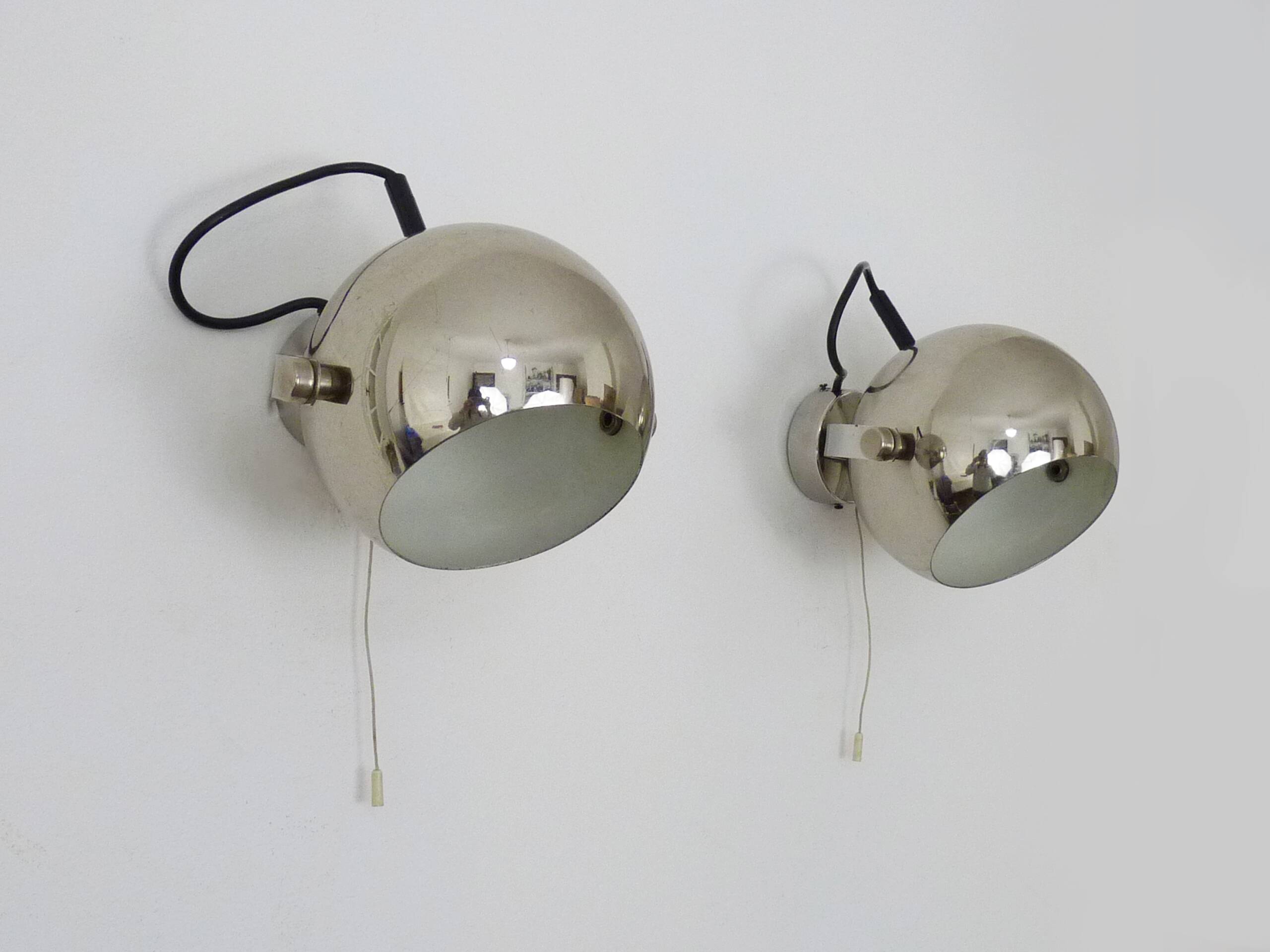 Pair of tilting eyeball chrome wall lights. Diameter 20cm - 7.87"