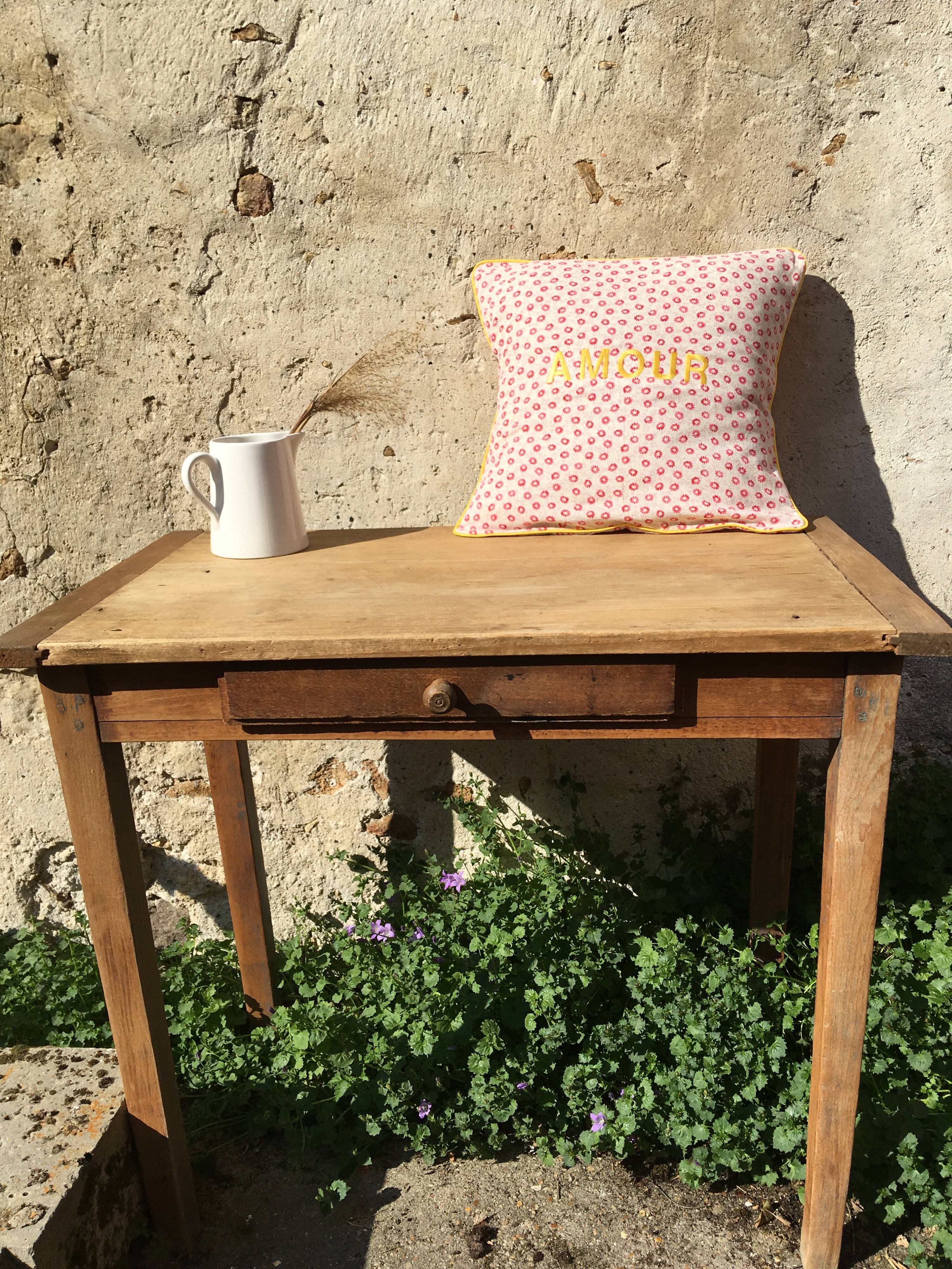 Housse de coussin en tissu vintage brodé
