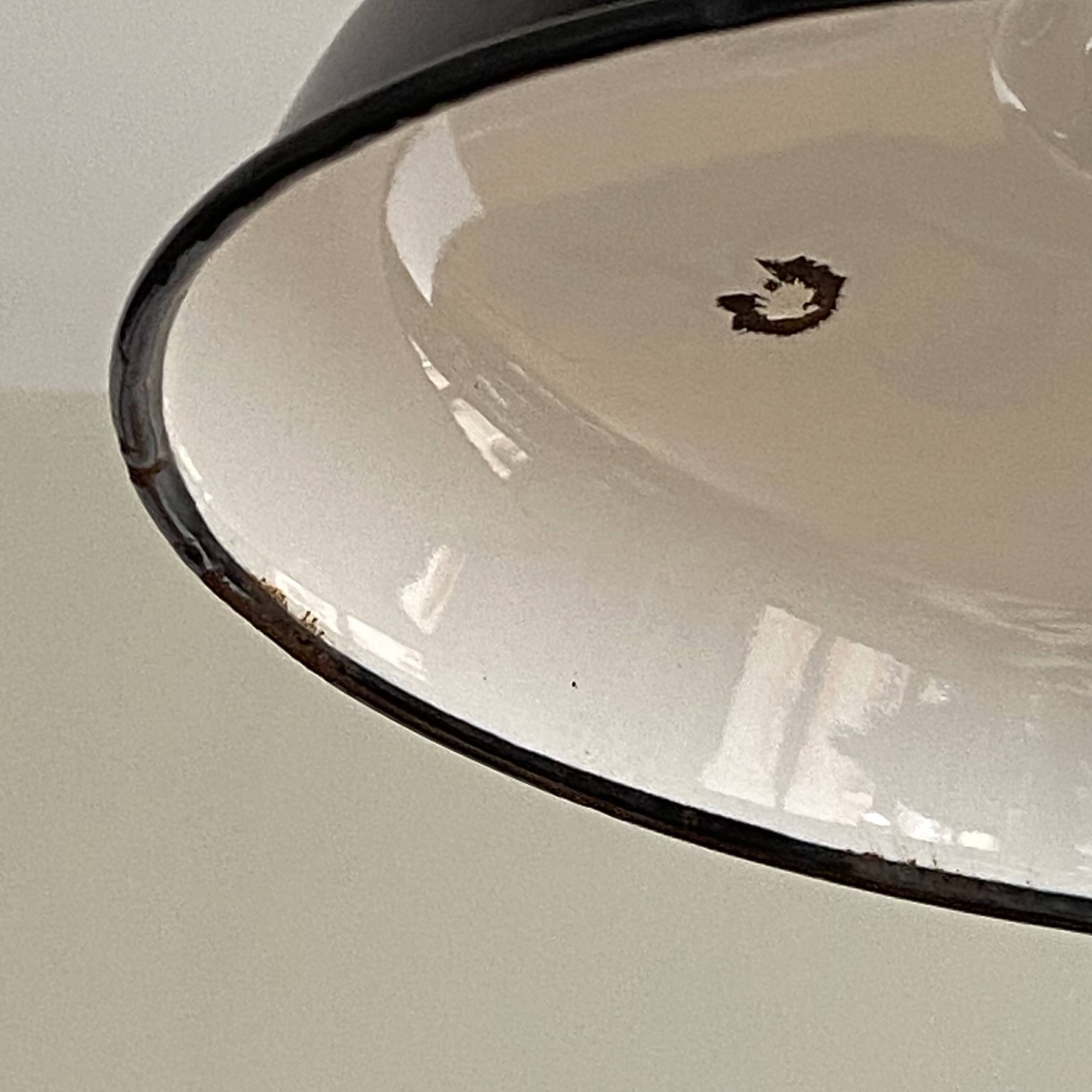 Suspension antique lampshade in black enamelled sheet metal.