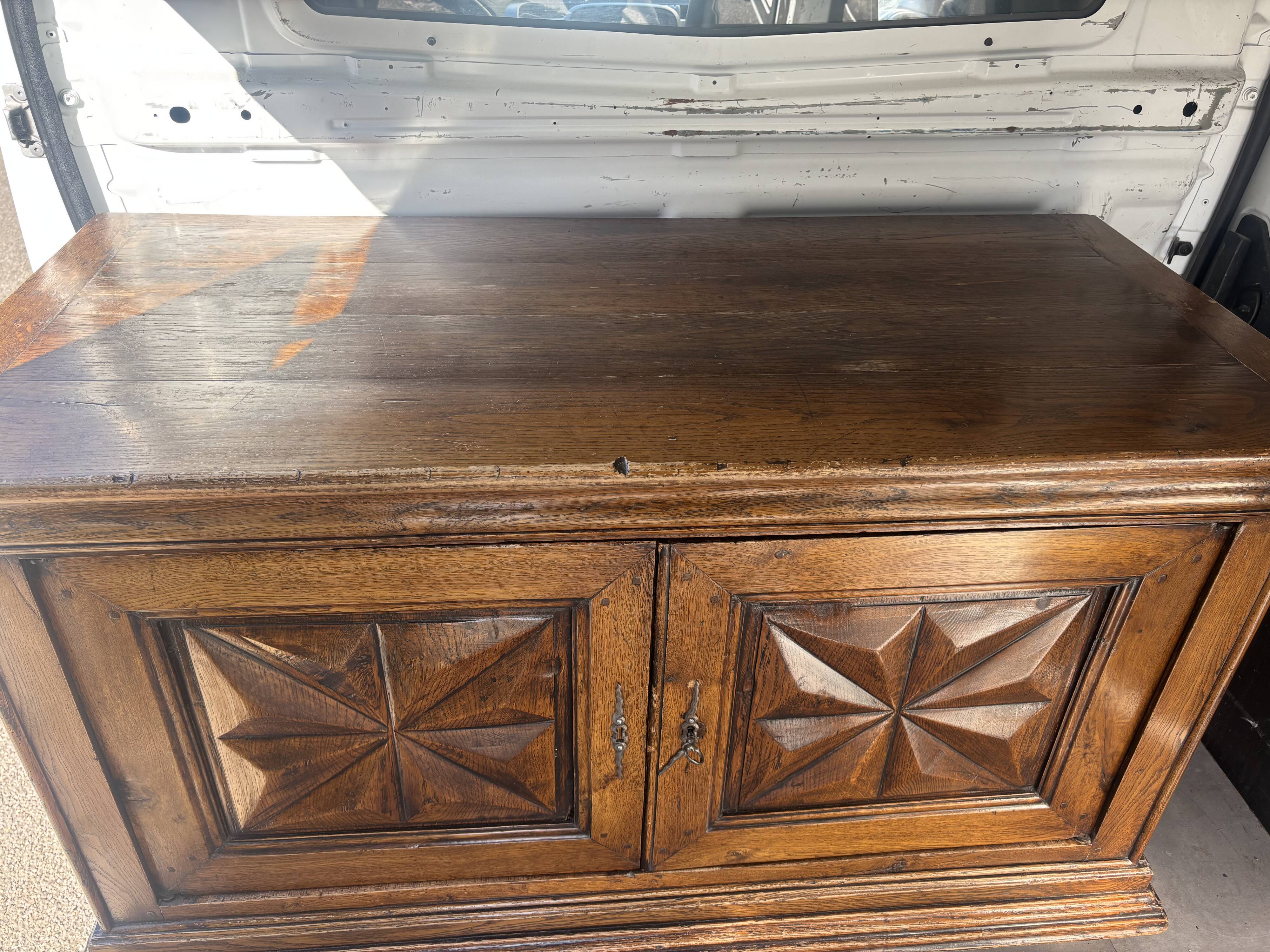 Antique oak sideboard – Carved – Very good condition