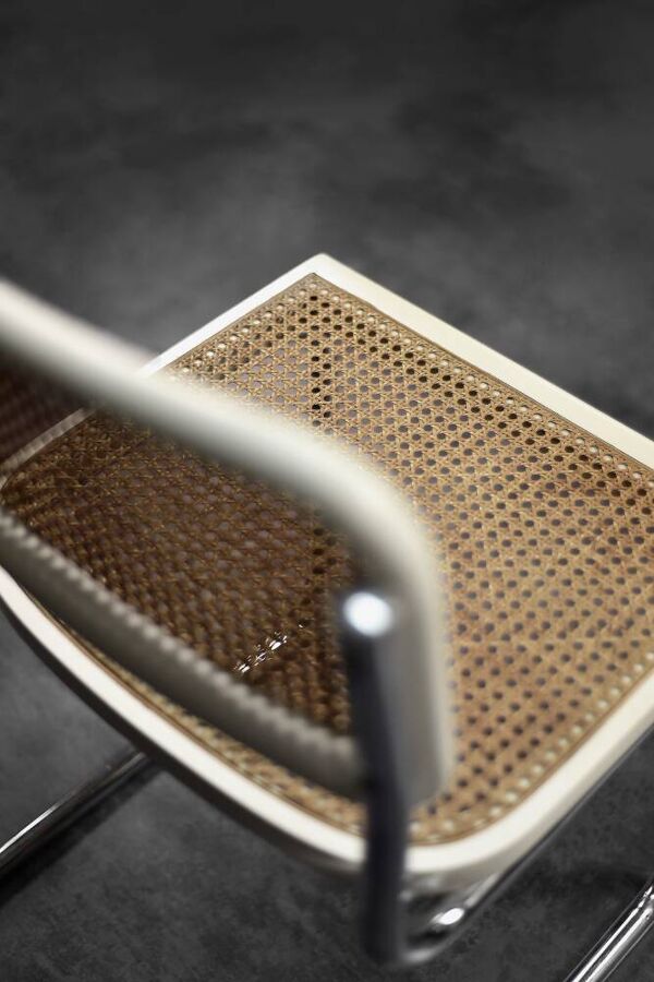 Lot de 2 chaises vintage italiennes modernes en bois blanc et en osier français du milieu du siècle