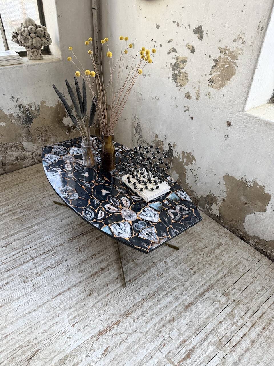 90s coffee table with Agate stone effect.