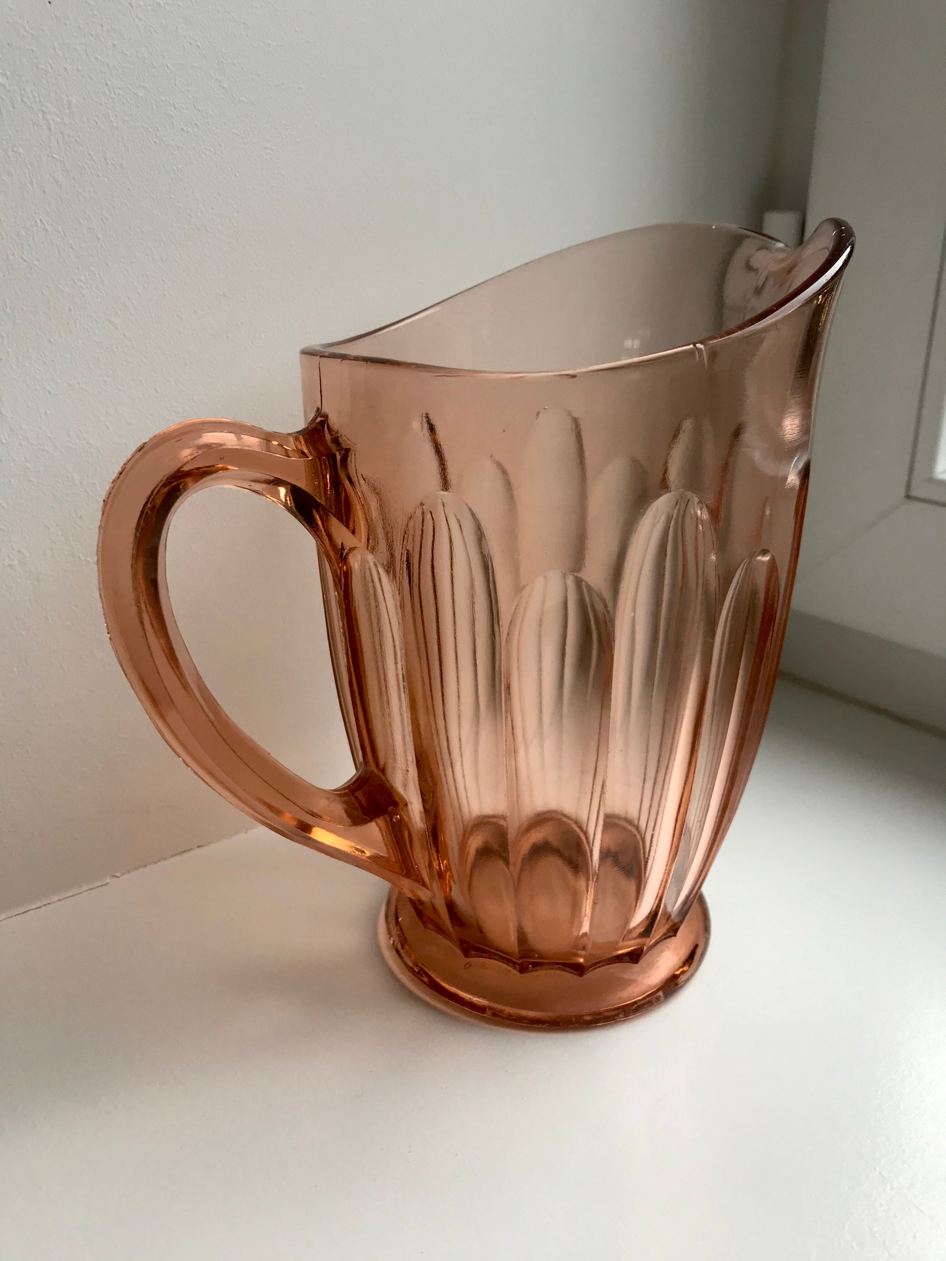 Pink pitcher in molded glass 50s
