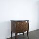 Commode galbée de style Louis XV en marqueterie florale dessus marbre noir