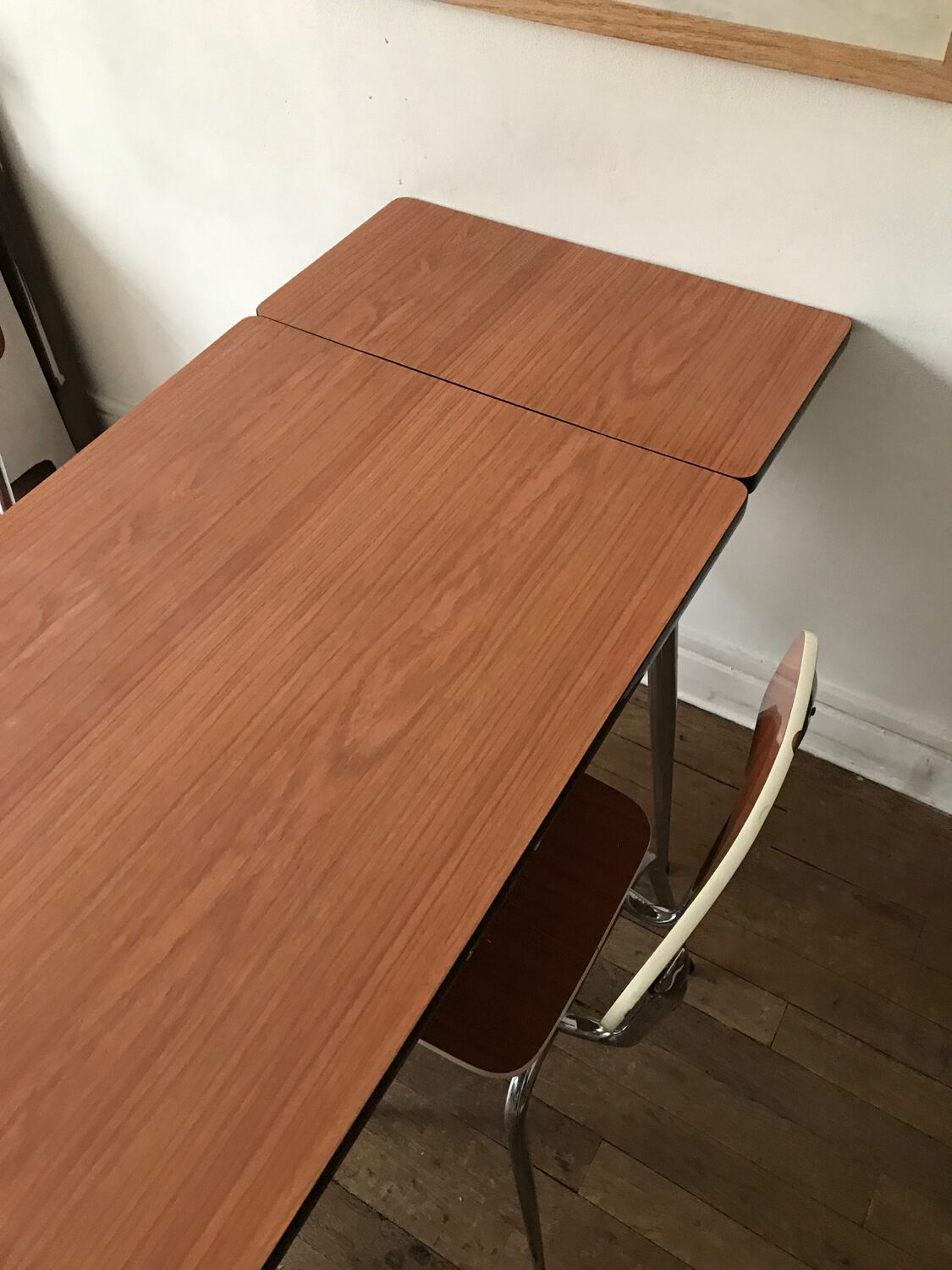 Table en formica and 3 chairs