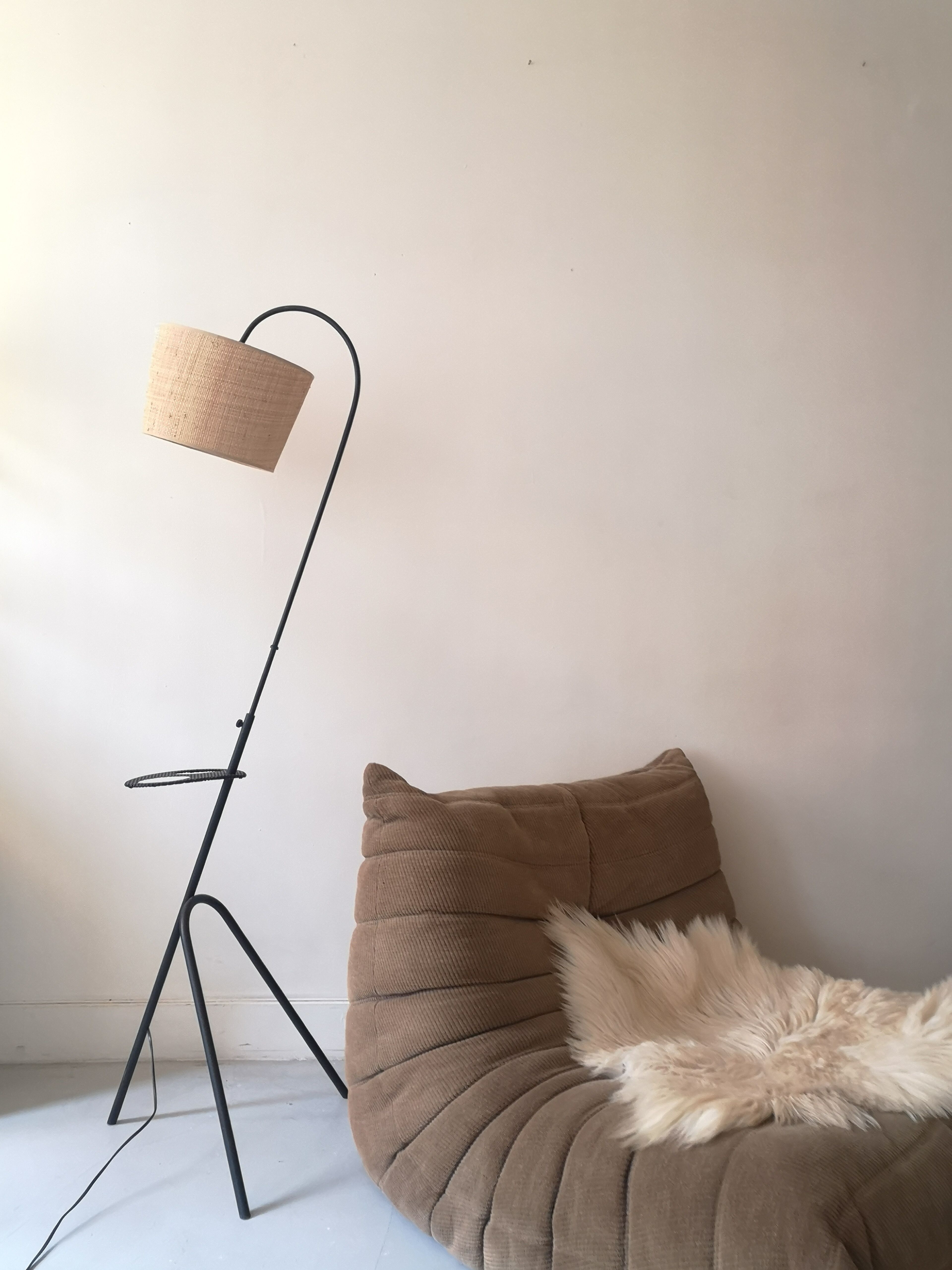 Vintage wire floor lamp/reading lamp in metal and wicker, 1960