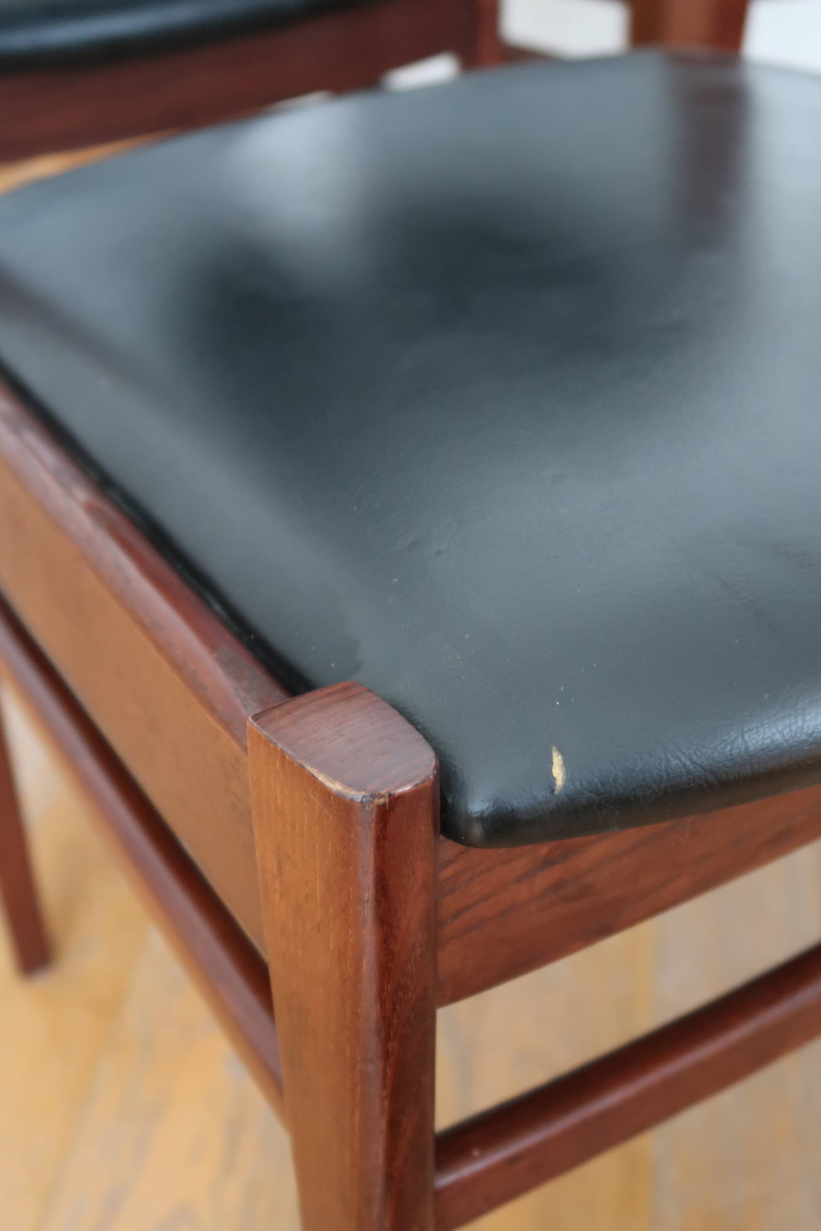 4 Scandinavian chairs skaï black