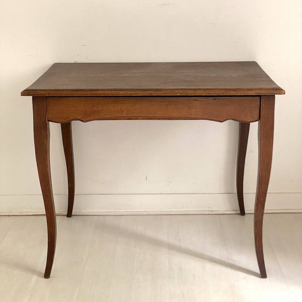 Side table or desk in Louis XV style made of walnut.