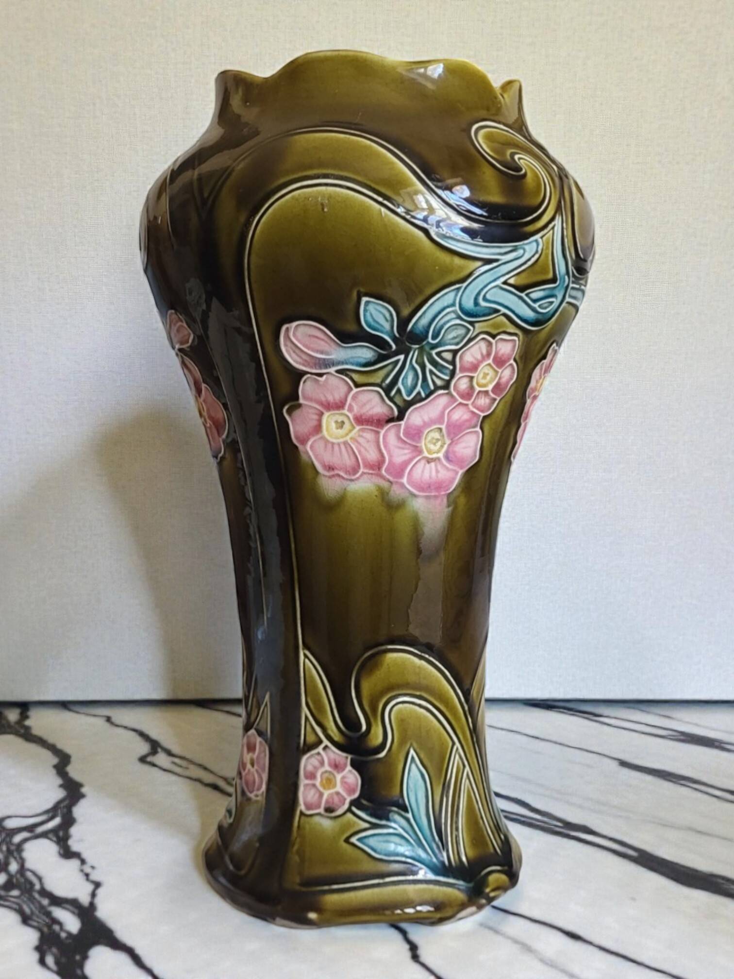 Art Nouveau vase in Barbotine