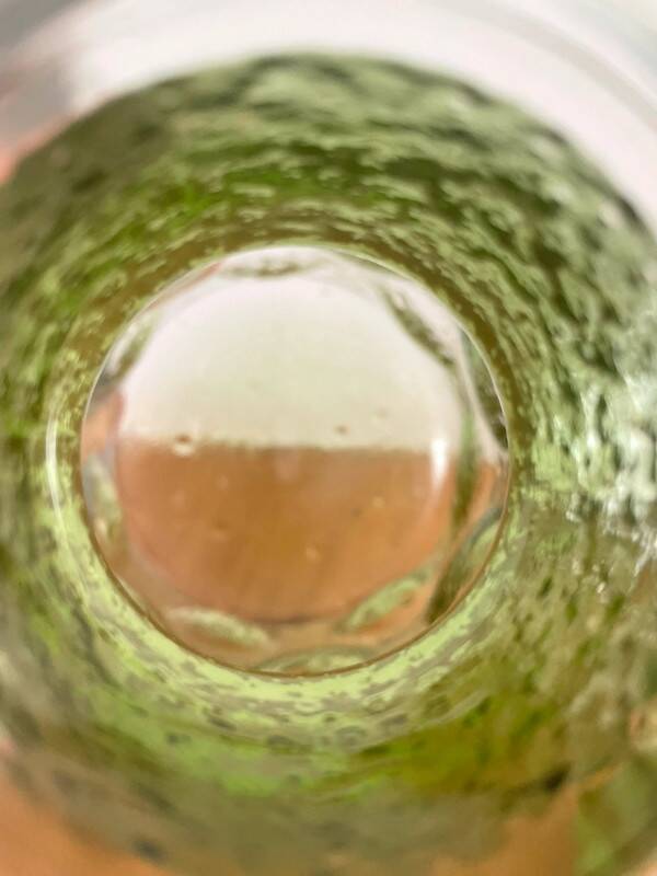 Carafe verte en verre bullé vintage