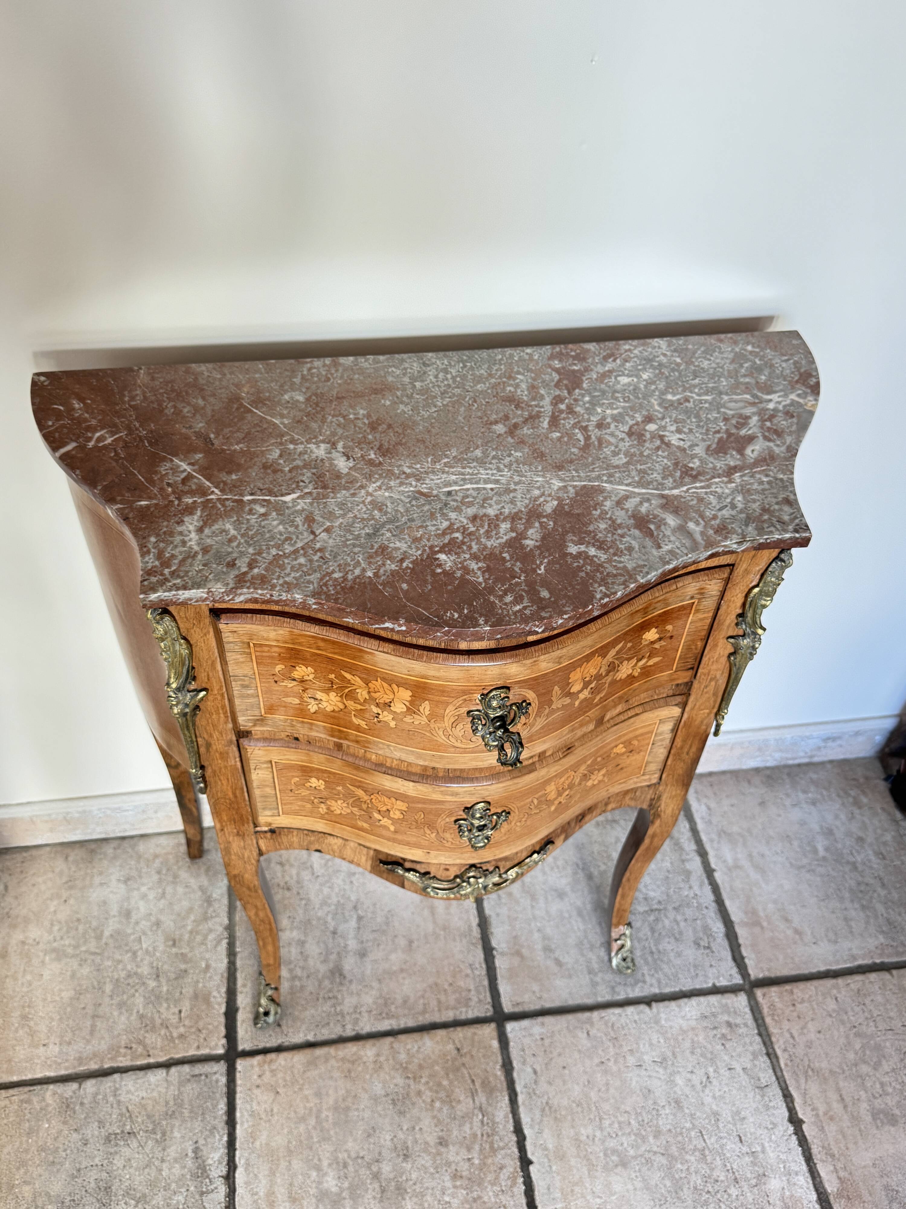Small curved chest of drawers in Louis XV style