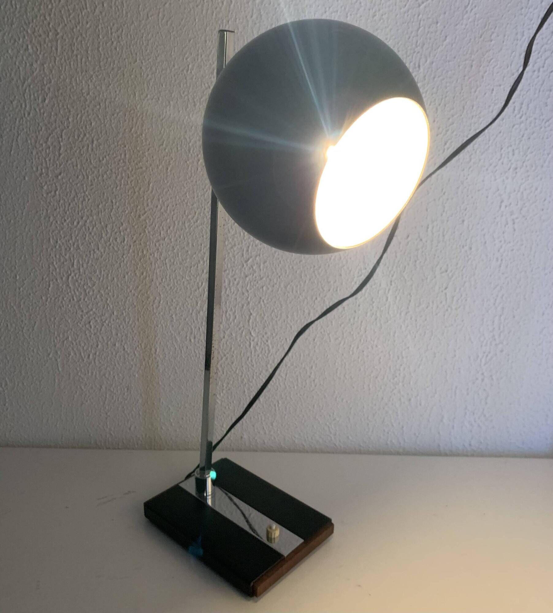 Large vintage 1960s black and wood eyeball design desk lamp - 50 cm
