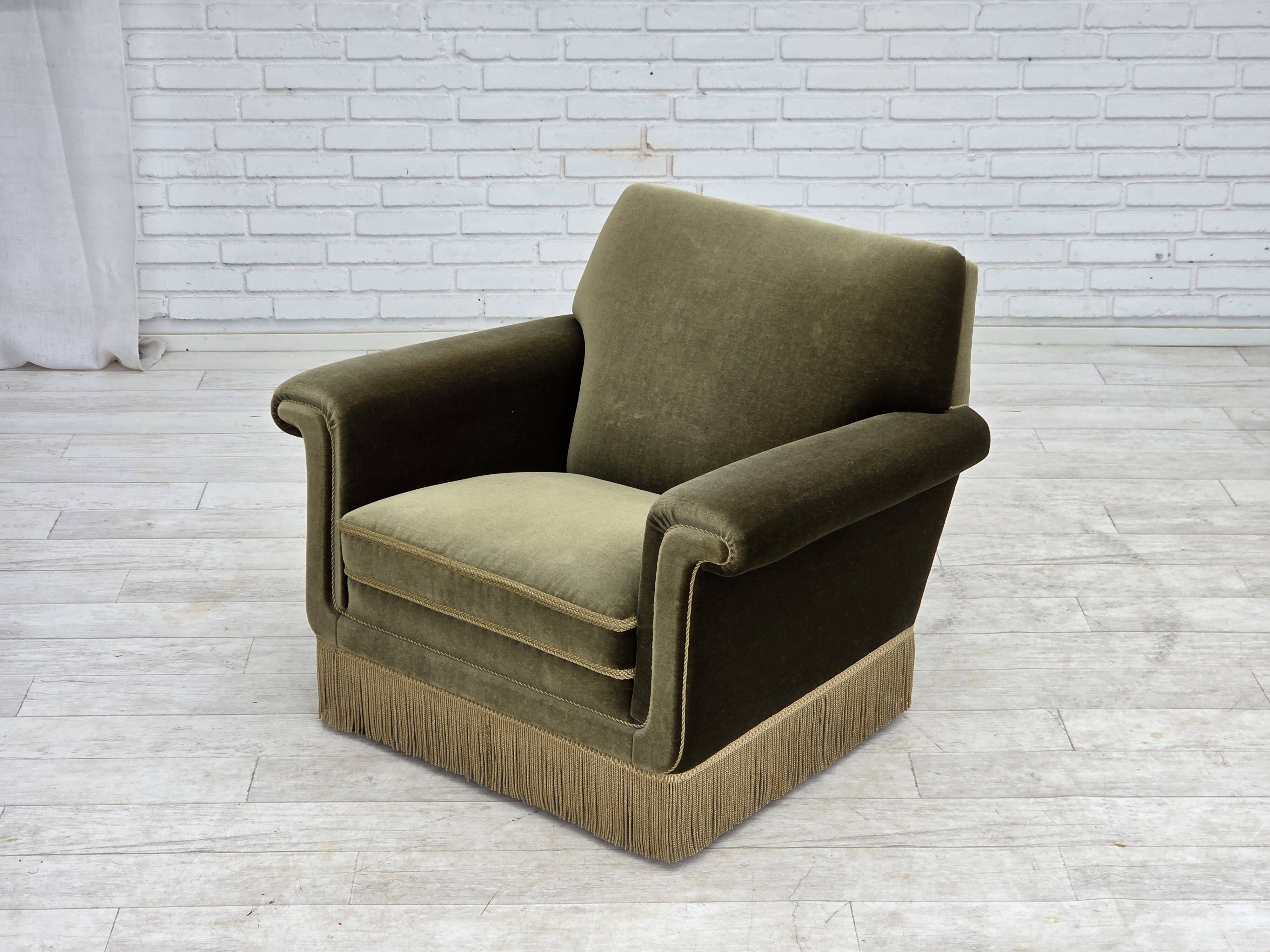 Fauteuil danois des années 1970, velours vert d'origine.