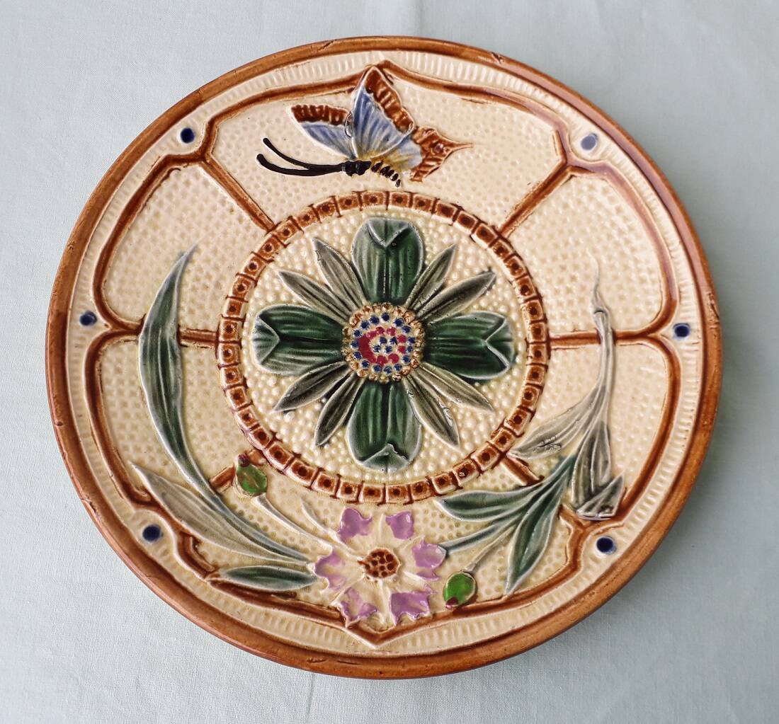 Assiette en barbotine Wasmuël