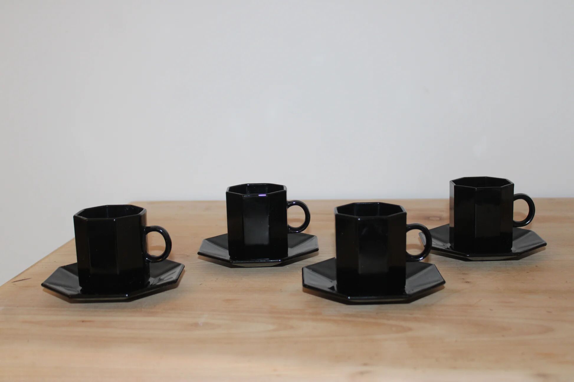 4 black coffee cups and saucers Arcoroc Octime – Esso vintage collection from the 1980s