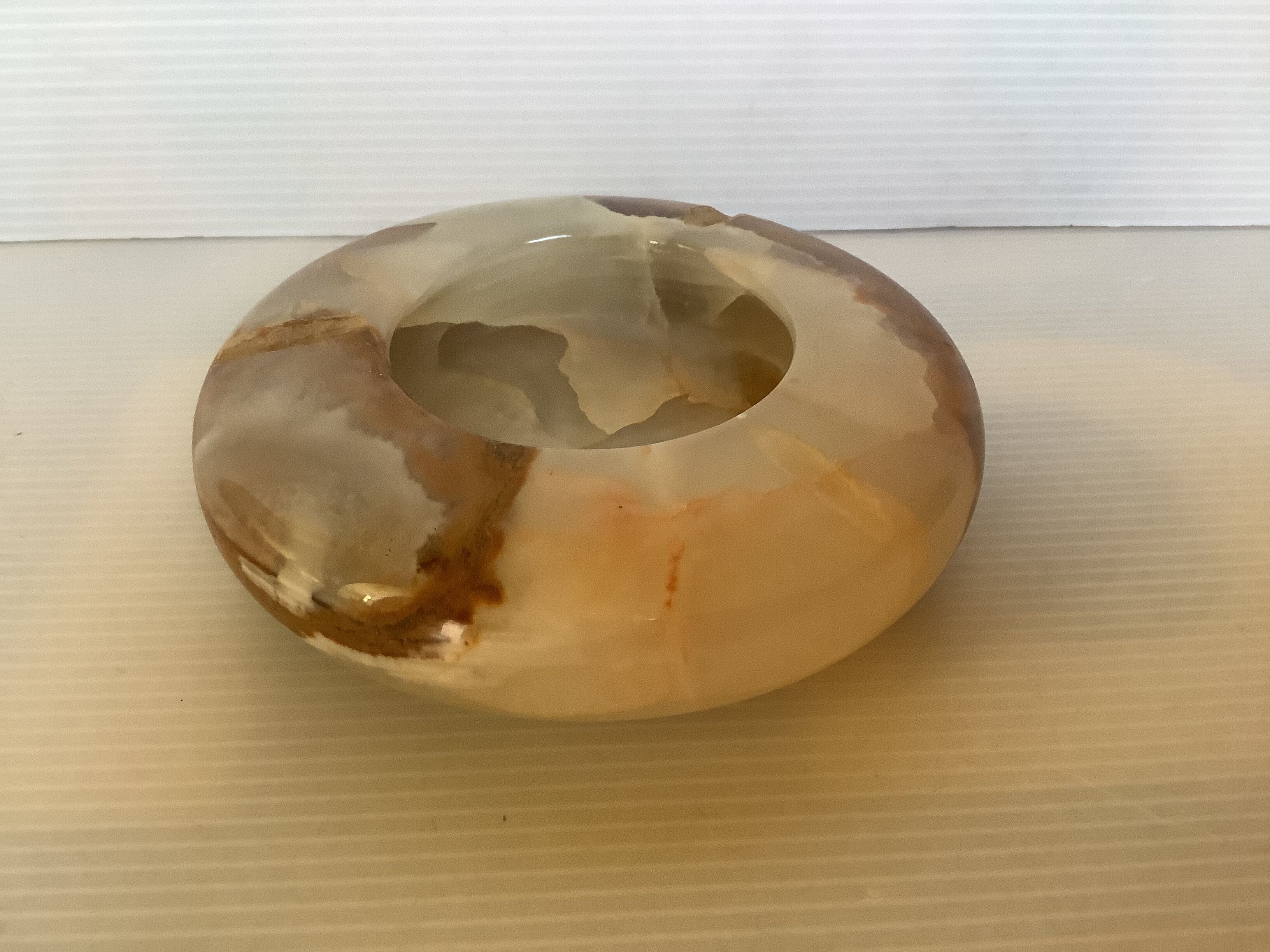 Round ashtray empty onyx pocket