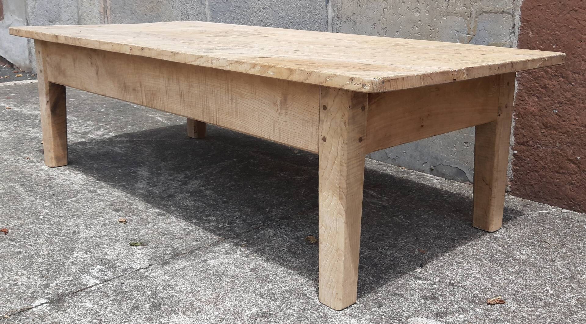 Oak coffee table. (150x73cm)