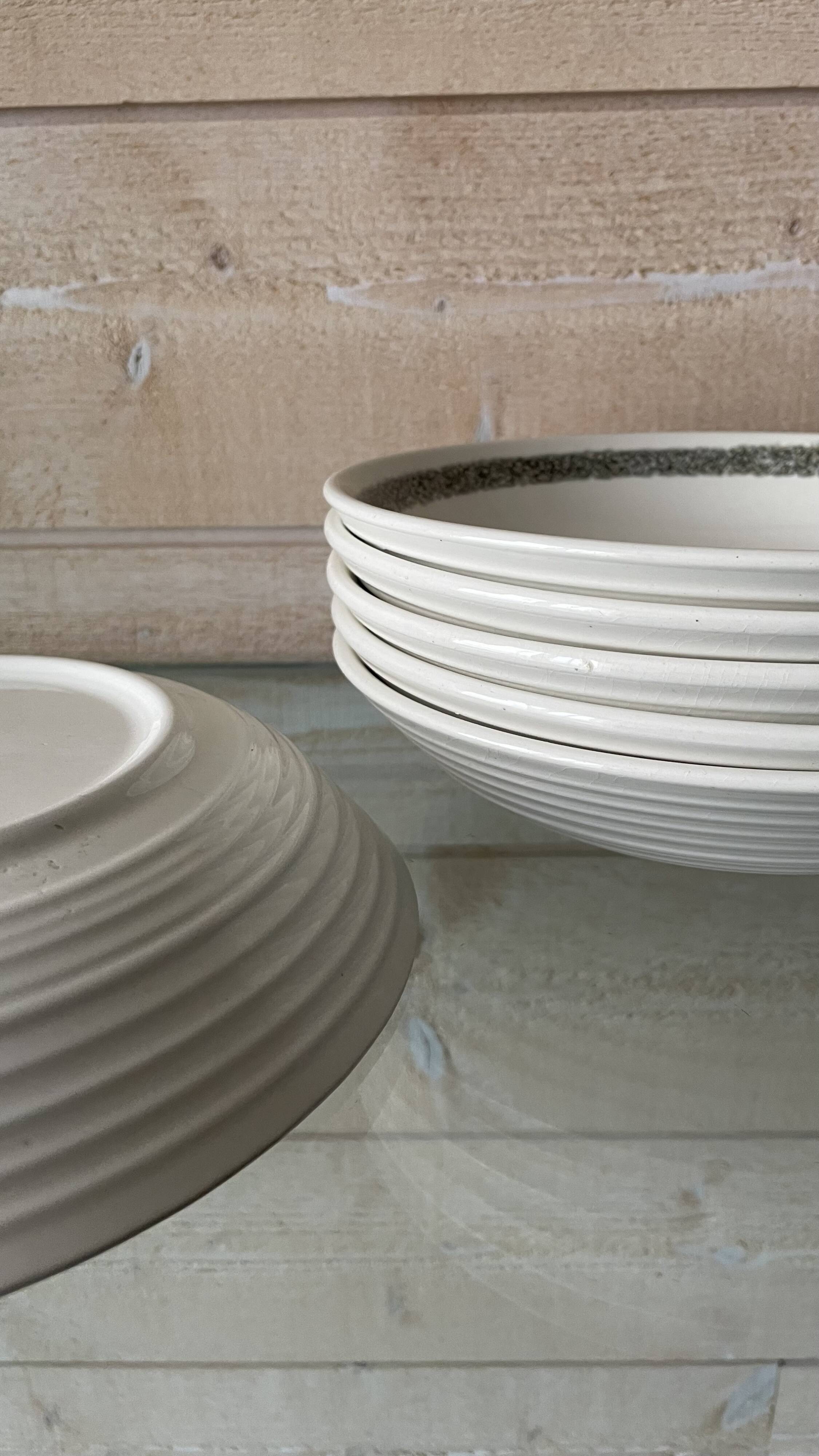 Set of 6 soup plates with thistles