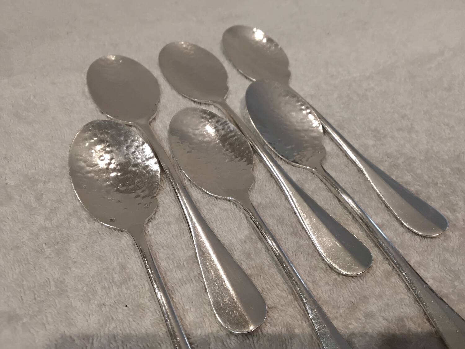 6 individual silver-plated metal sauce spoons with hammered baguette handles
