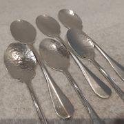 6 individual silver-plated metal sauce spoons with hammered baguette handles