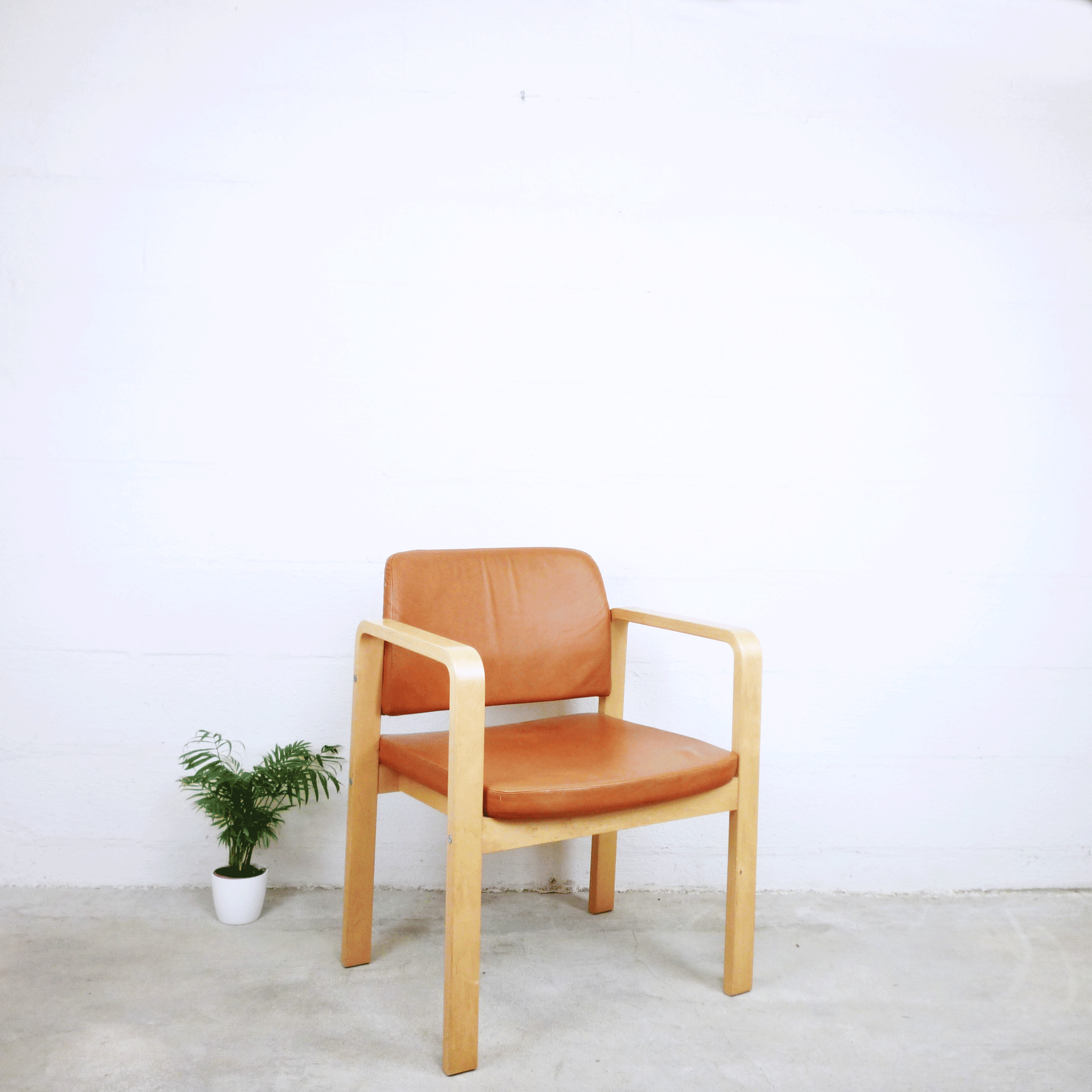 Fauteuil en cuir et en bois 1990