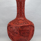Vase chinois en laque rouge