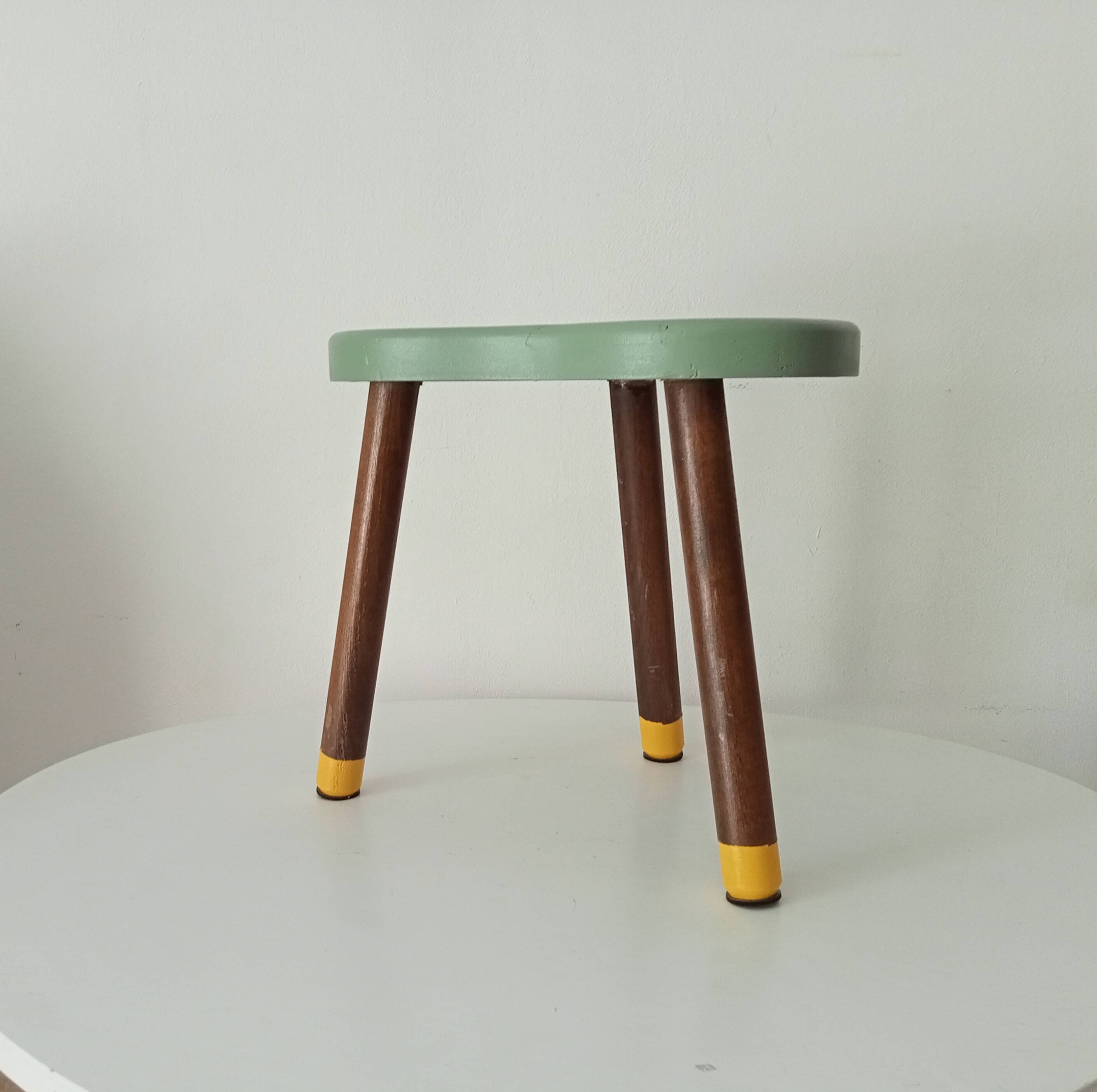 Vintage tripod bean stool from the 60s/70s