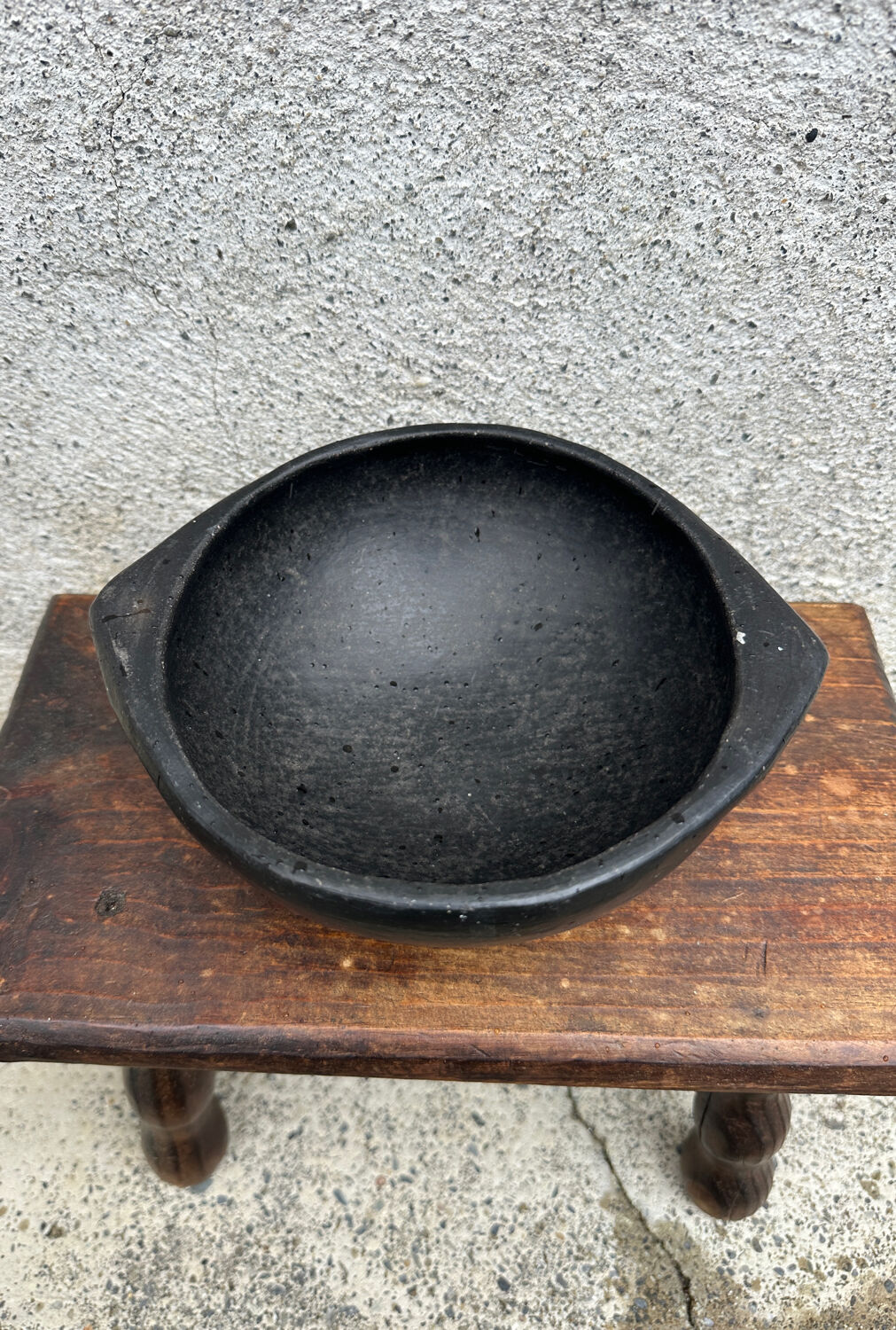 Ancient bowl, ethnic pottery in Colombian La Chamba ceramic.