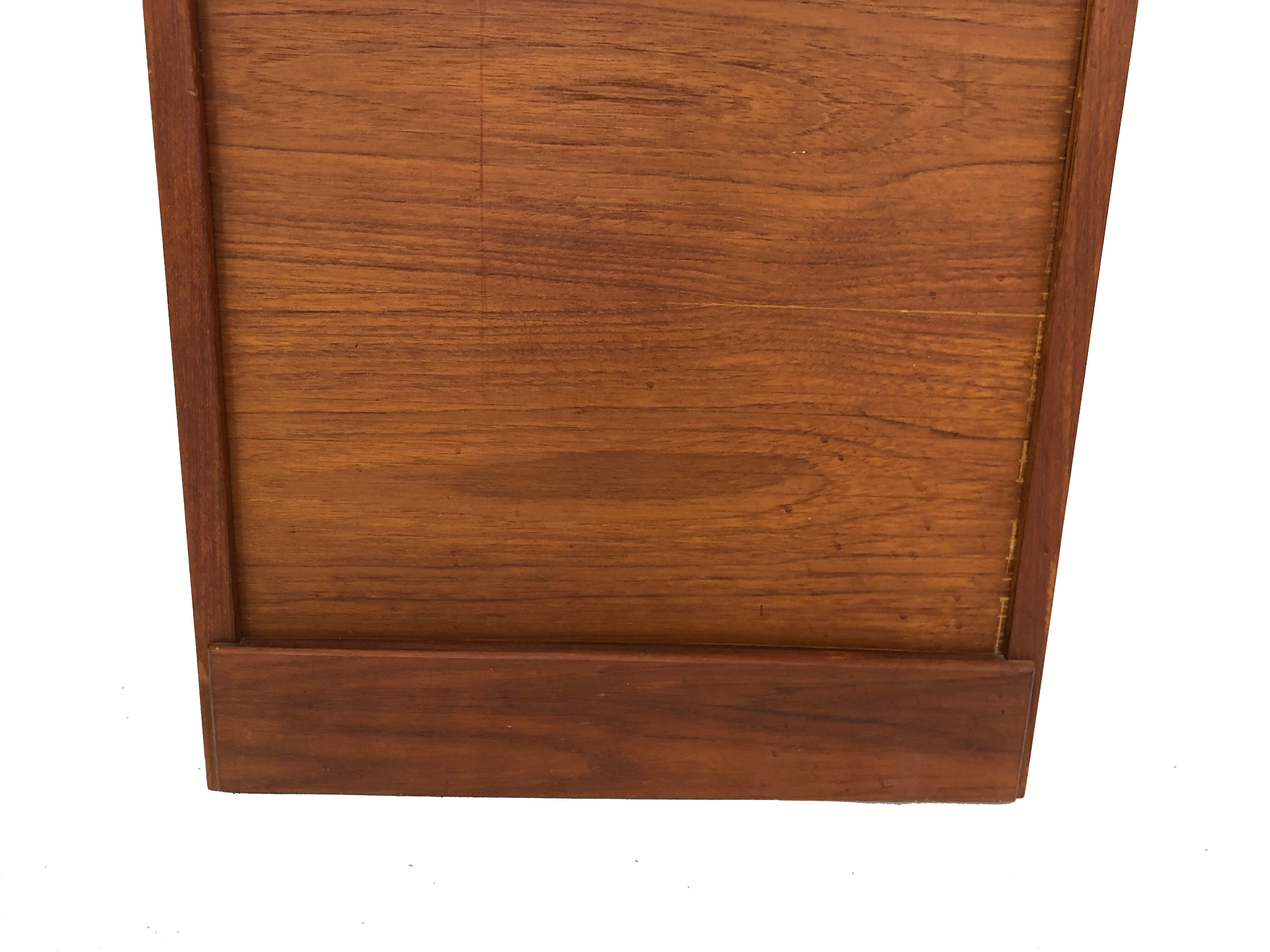 Vintage Danish design cabinet in teak veneer