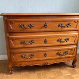 Commode 3 tiroirs en merisier blond de style Louis XV