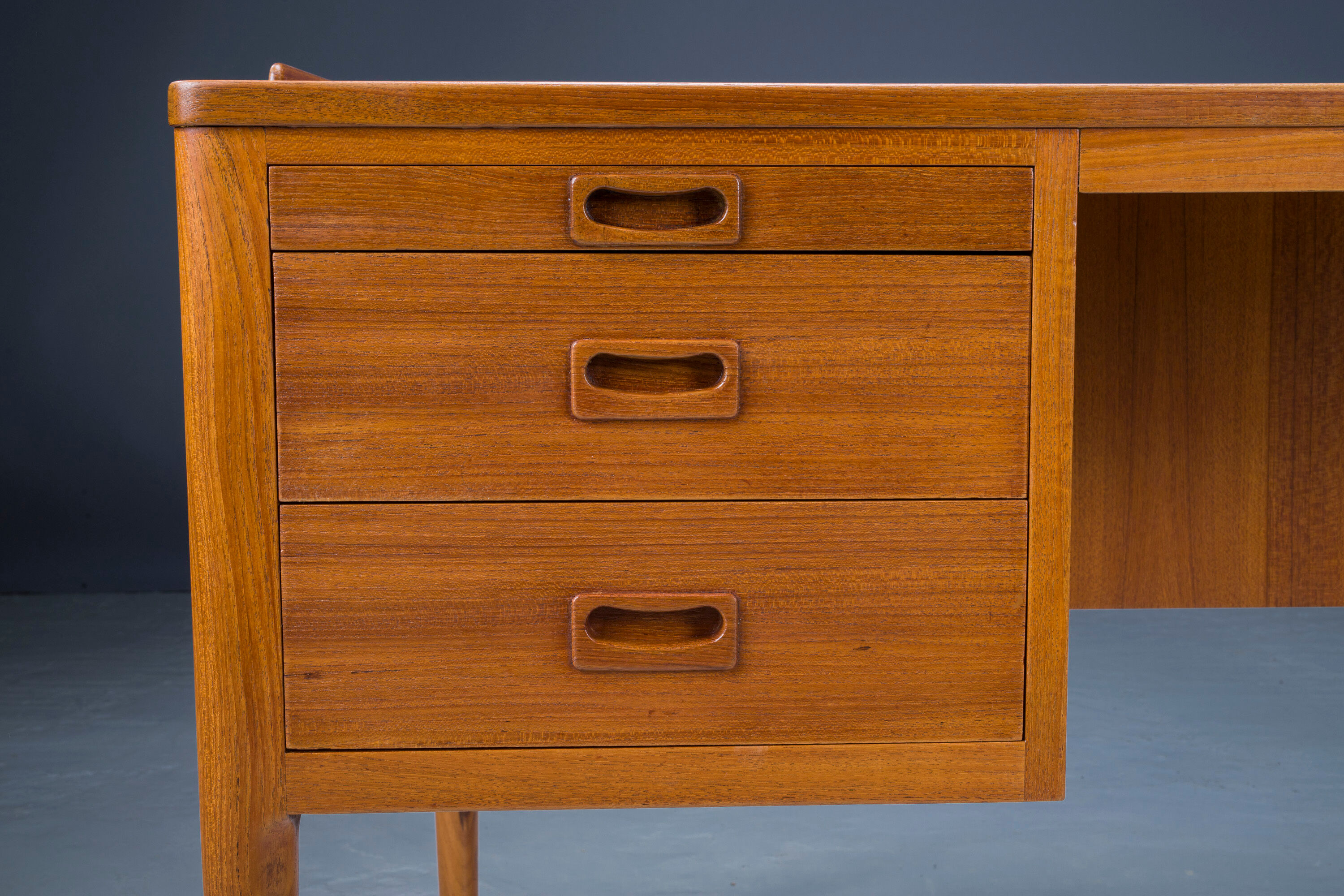 Asymmetrical Mid-Century Teak Desk with Bar, 1960s