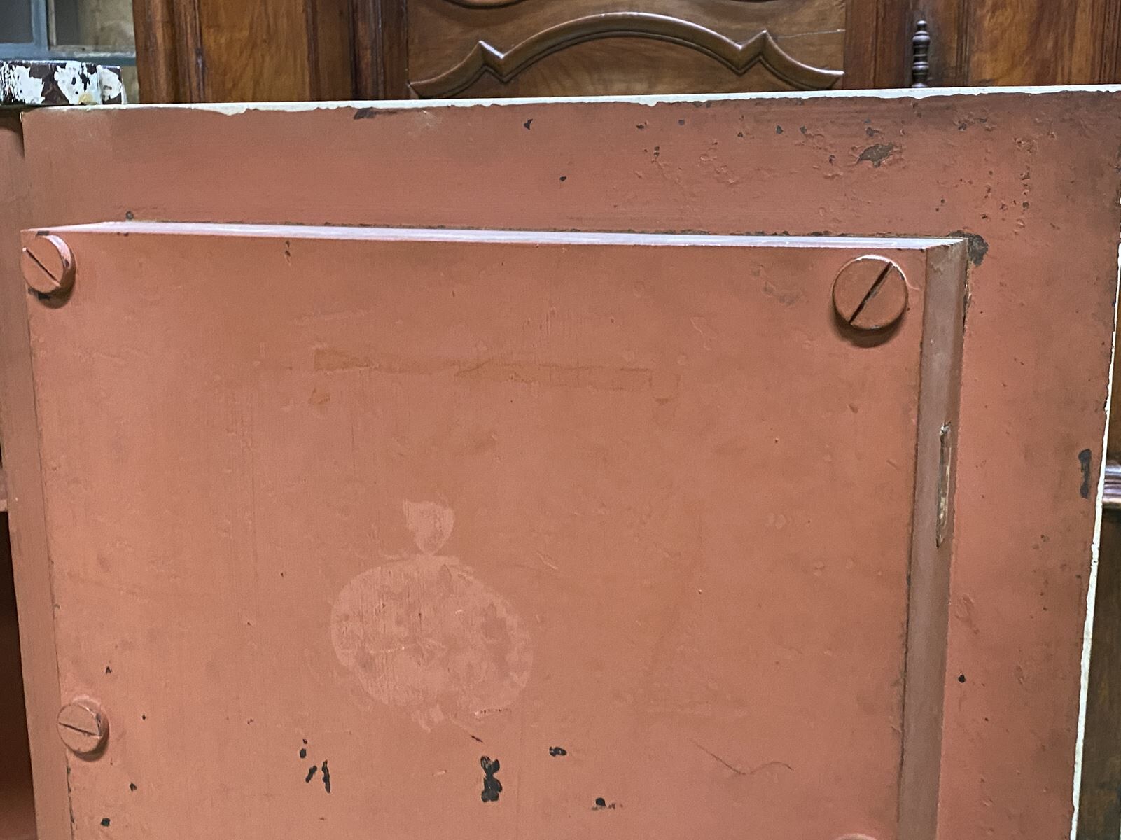English cast iron safe without its key but open