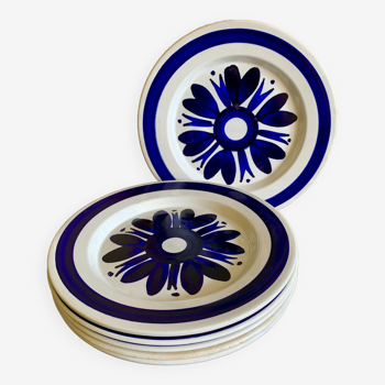 6 white vintage plates with blue flowers