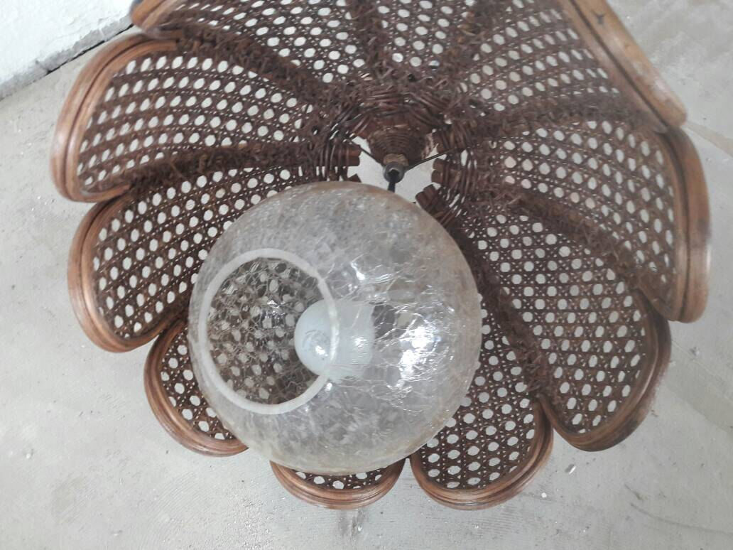 Suspension en rotin avec intérieur en verre