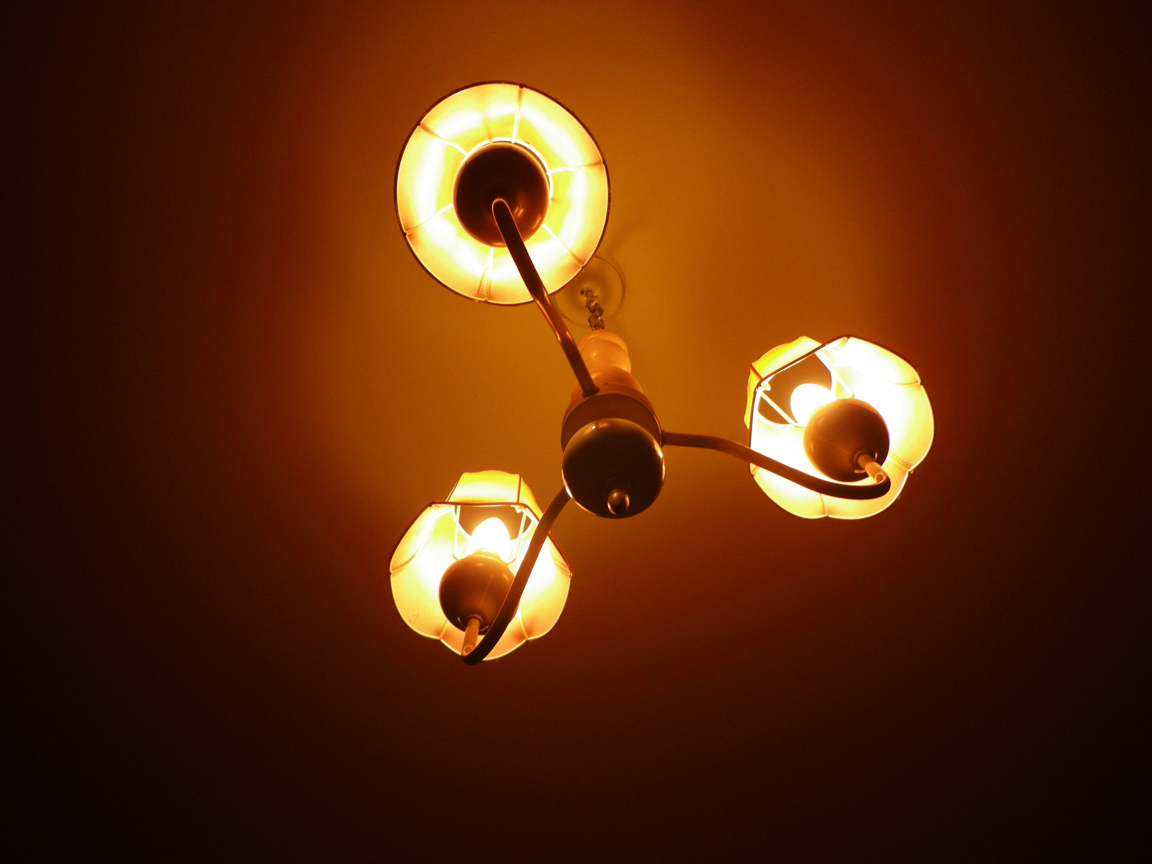 Lasuffed white metal suspension - 3 pink lampshades