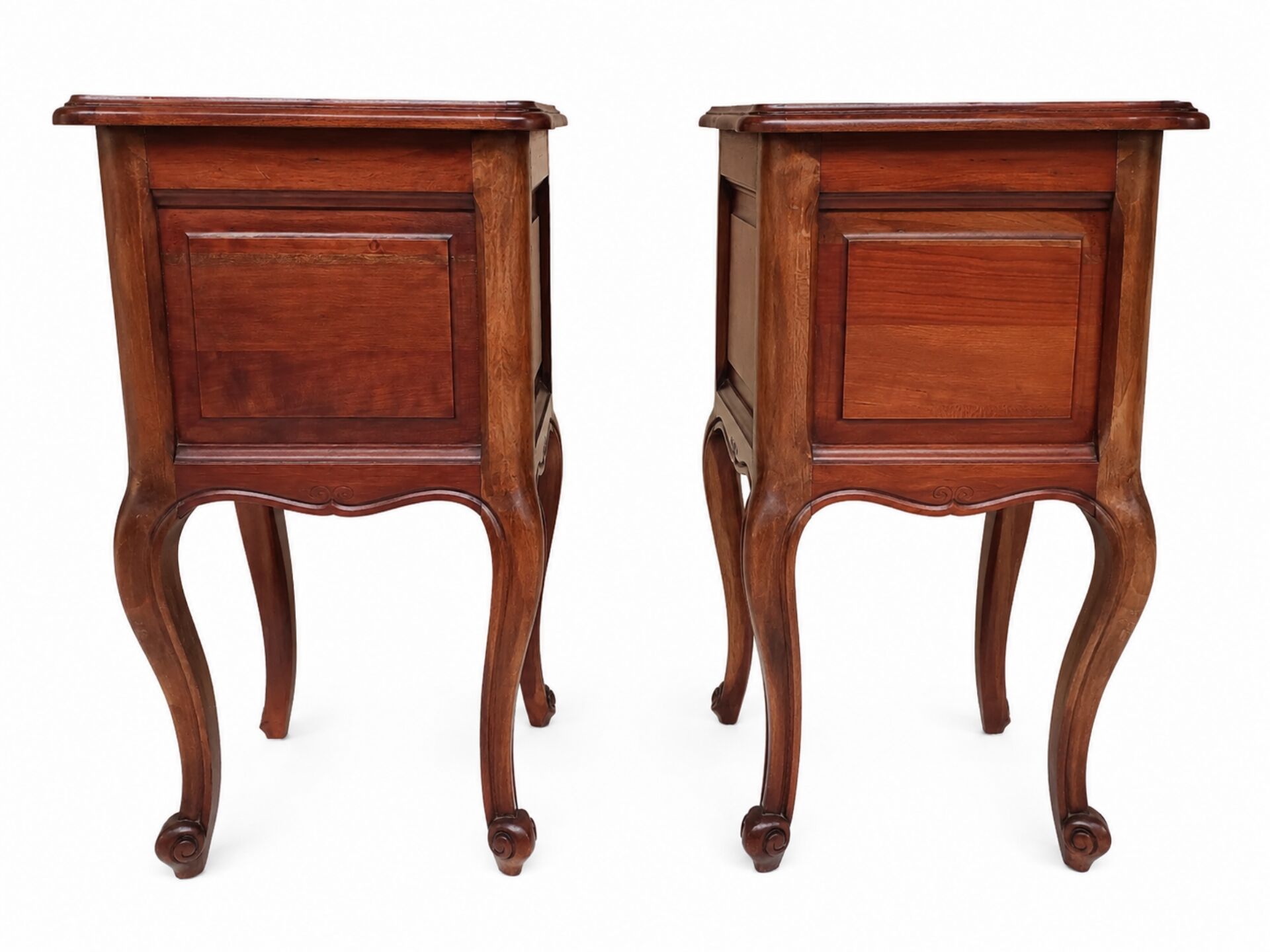2 bedside tables