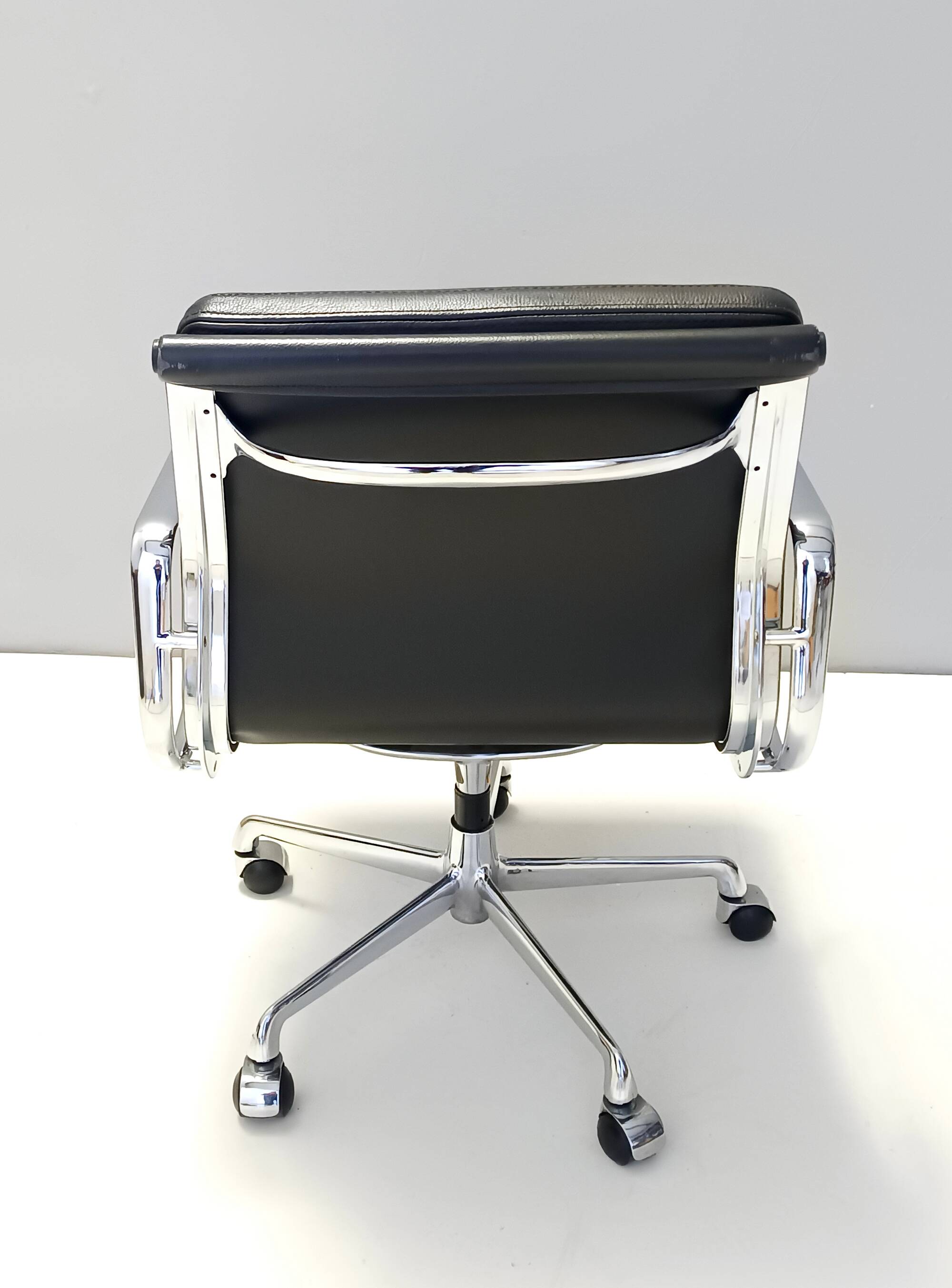 Postmodern Black Leather Soft Pad Chair Charles & Ray Eames for ICF