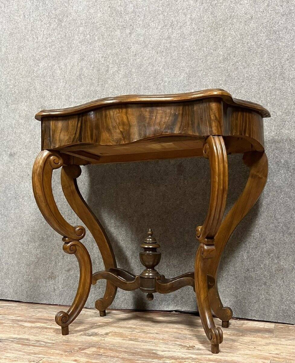 Console galbée époque Napoléon III en acajou vers 1850