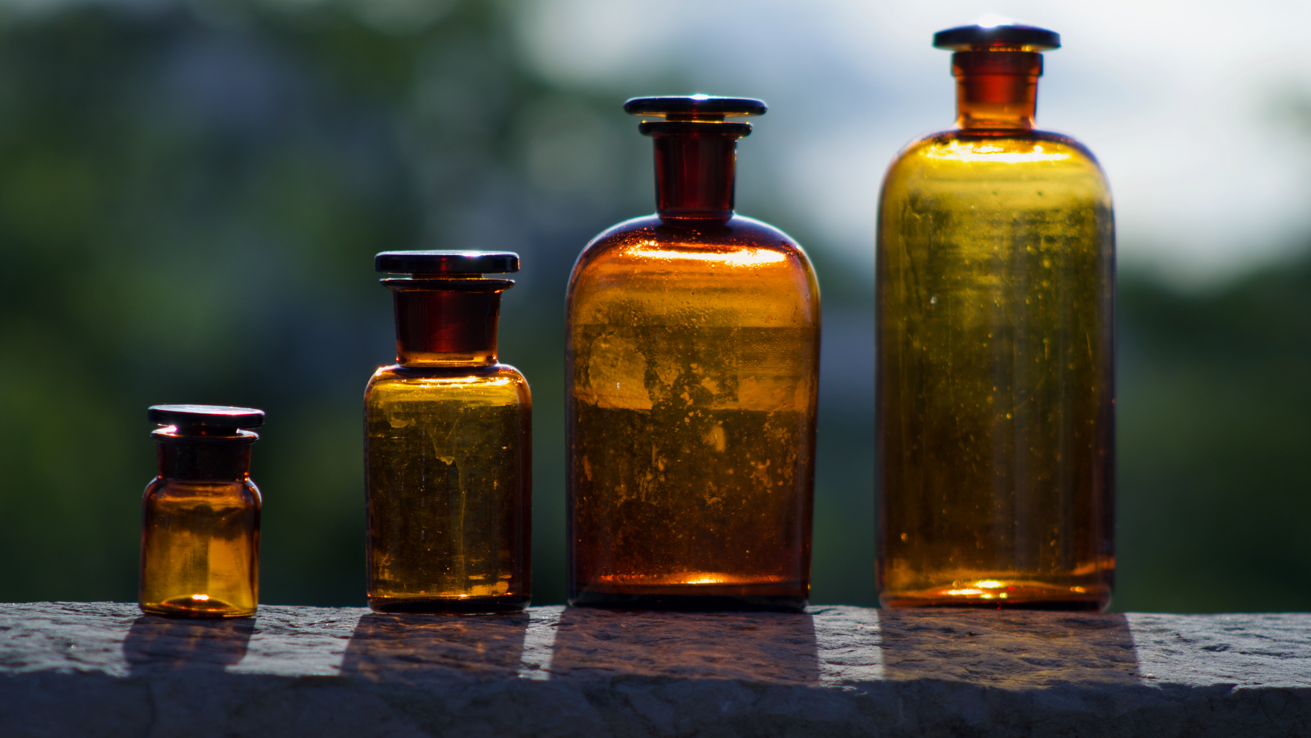 4 old apothecary bottles / amber glass pharmacy in perfect condition dated before 1960