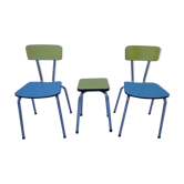 Deux chaises et un tabouret jaune et bleu en formica