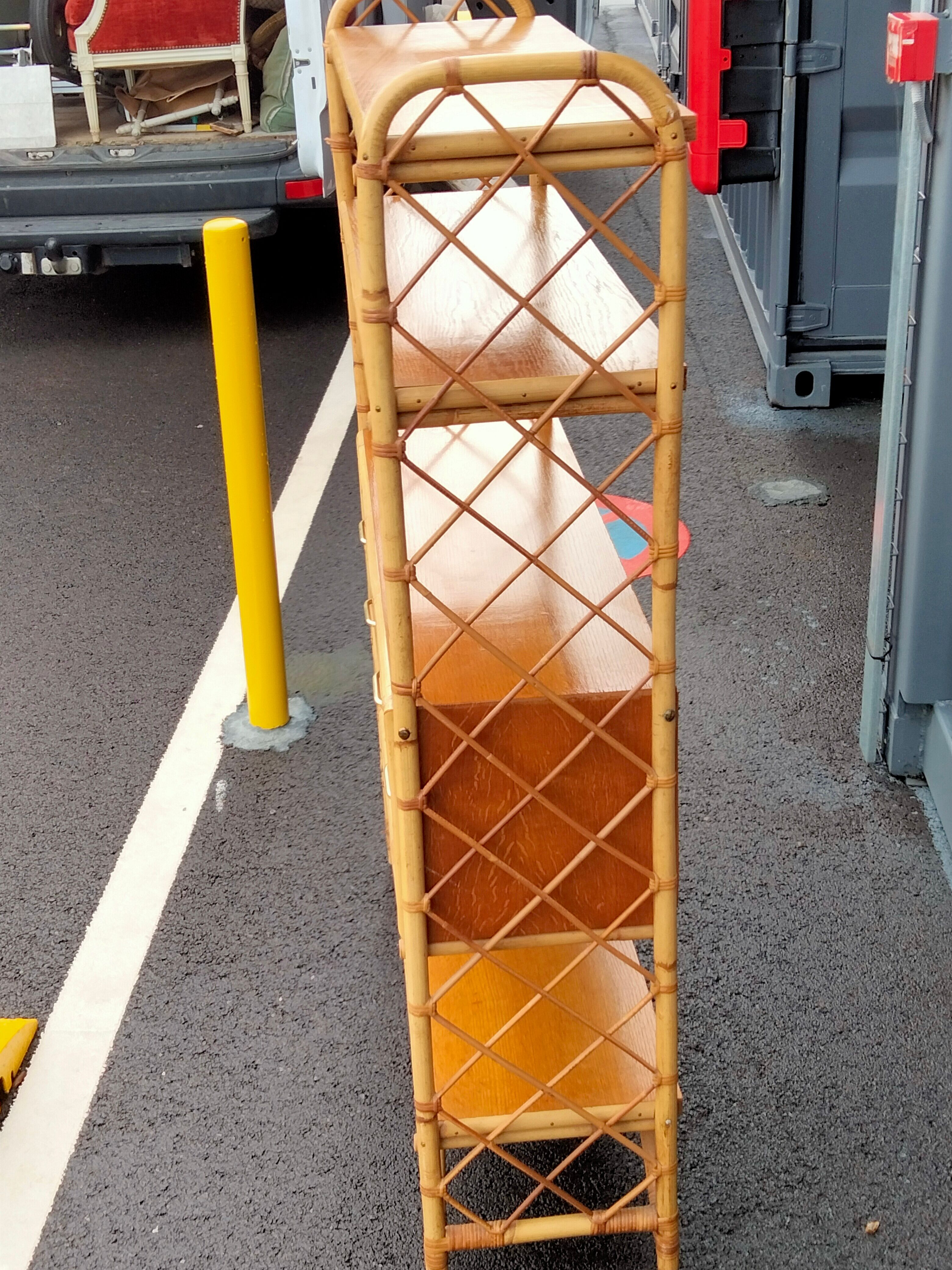Étagère en rotin ancien vintage