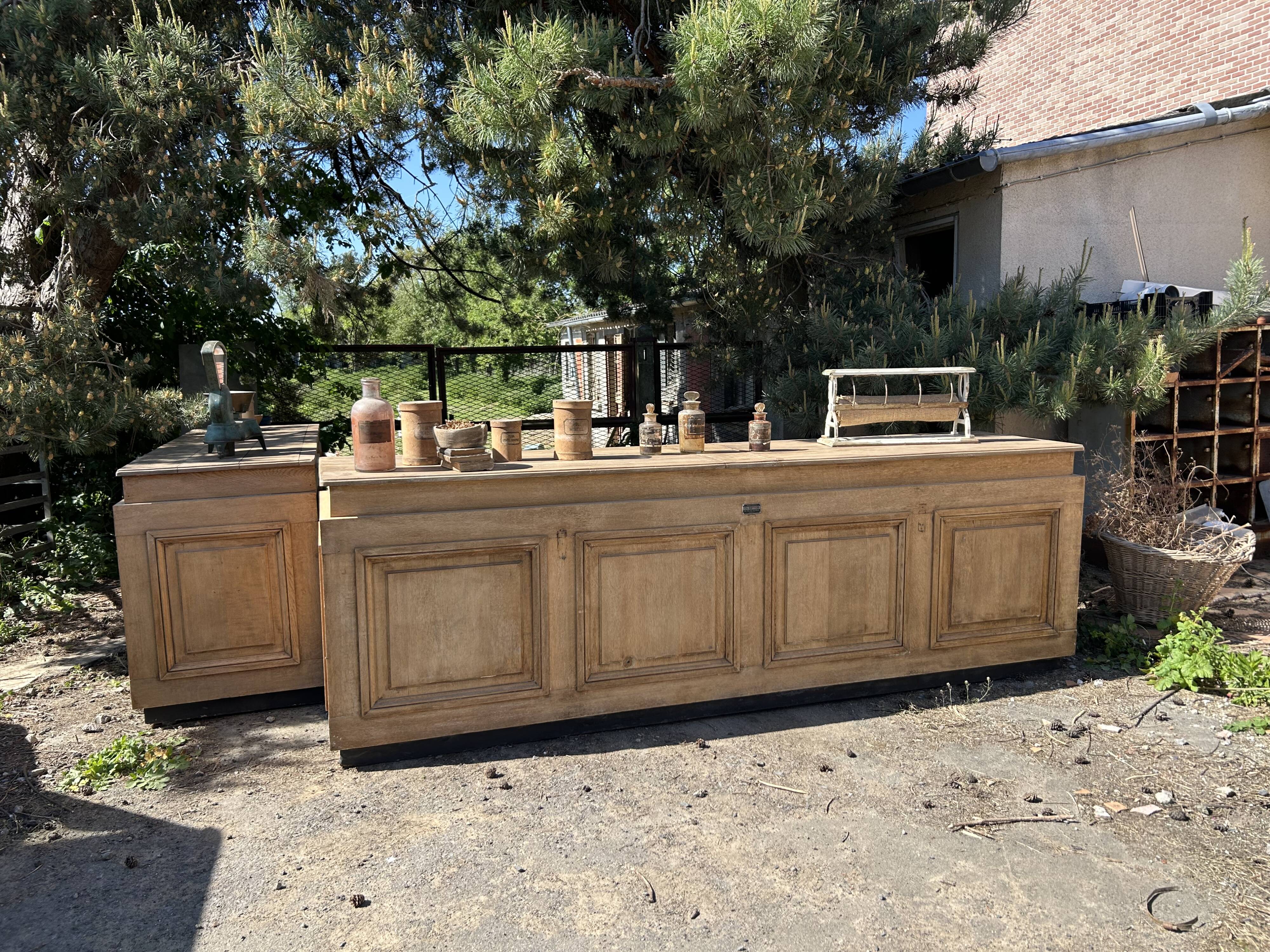 Exceptional large oak counter 288 cm