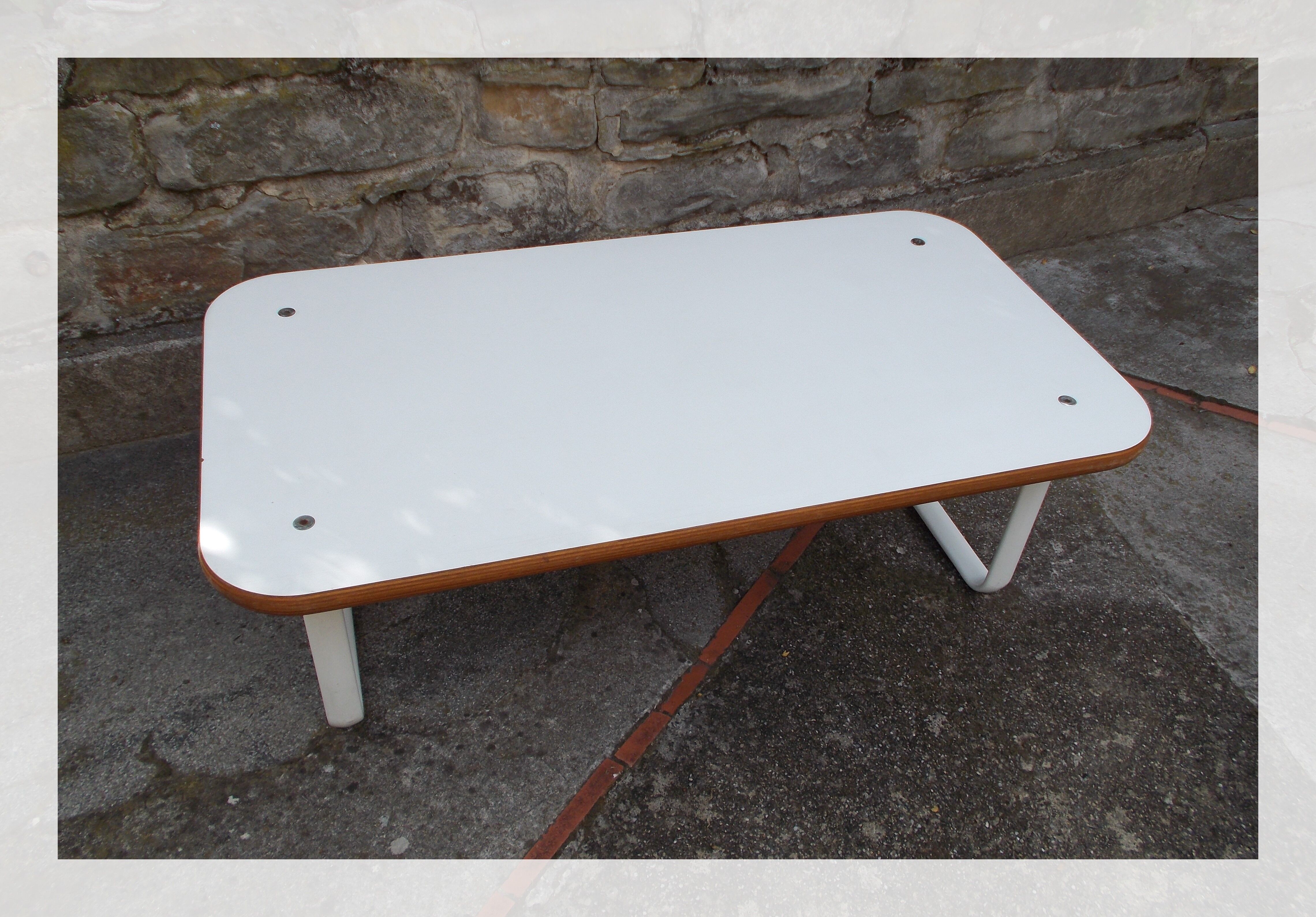 Bench designed by Bruce Hannah and Andrew Morrison, published by Knoll