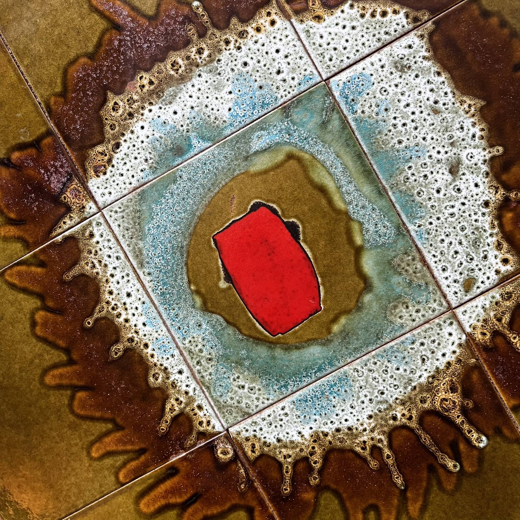 Vintage ceramic coffee table (atomic pattern) with a chrome base.