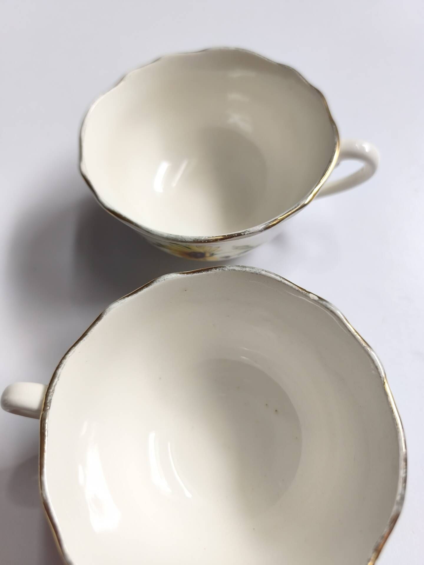 Set of 8 vintage cups with saucers Gien daisies.