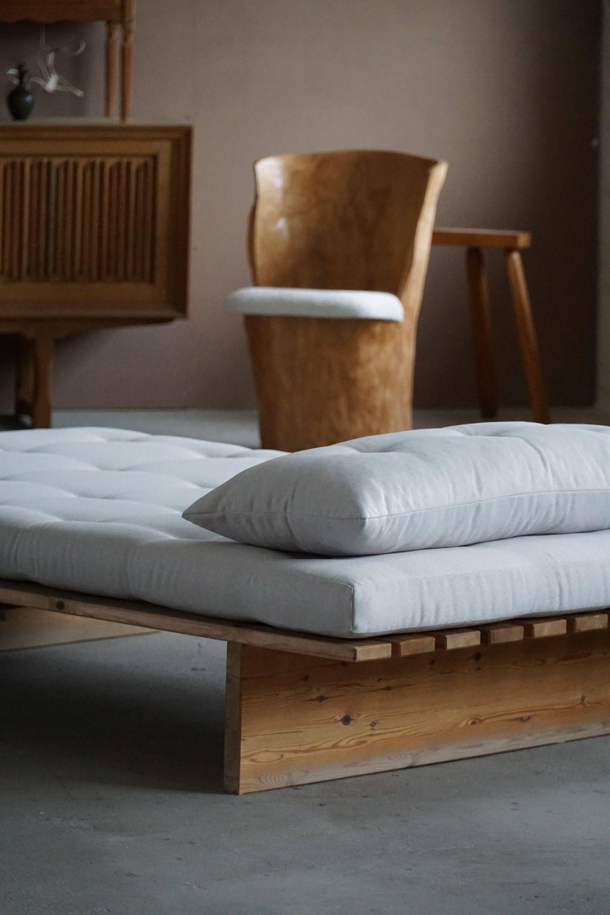 Modern Danish daybed, reupholstered, made of pine, by Nyt i Bo, 1970s.