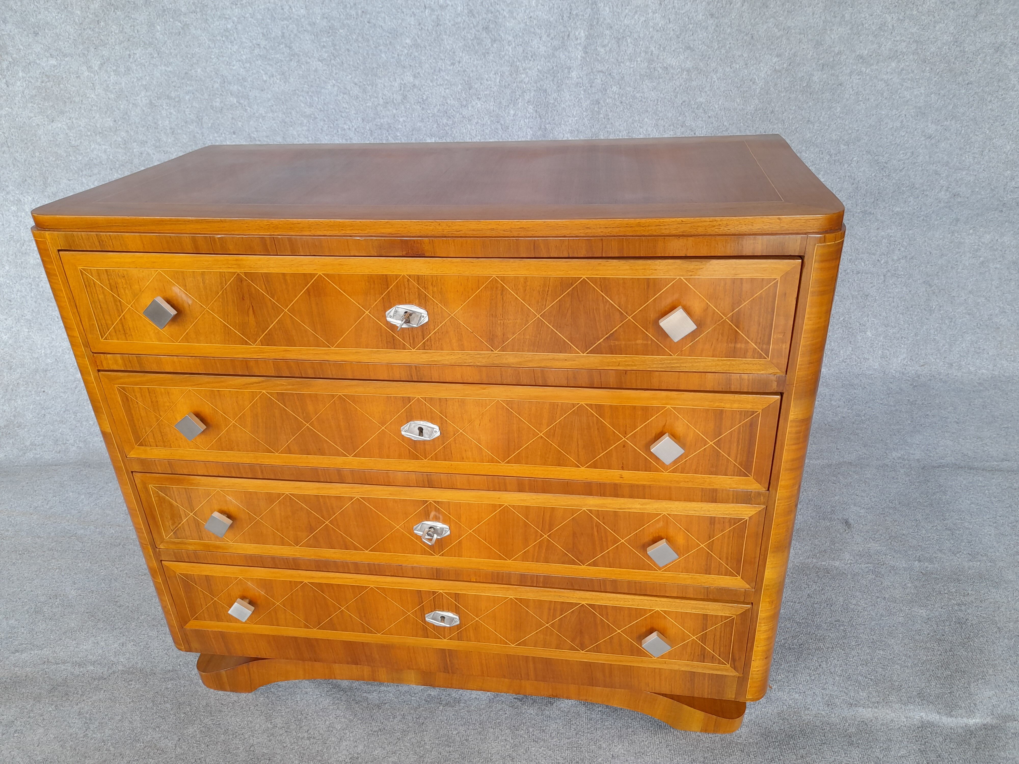 Art Deco chest of drawers (1930-1940) in walnut