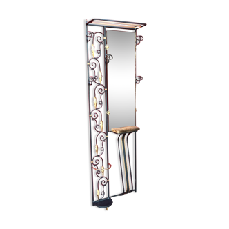 Entrance cloakroom in black and gilded wrought iron